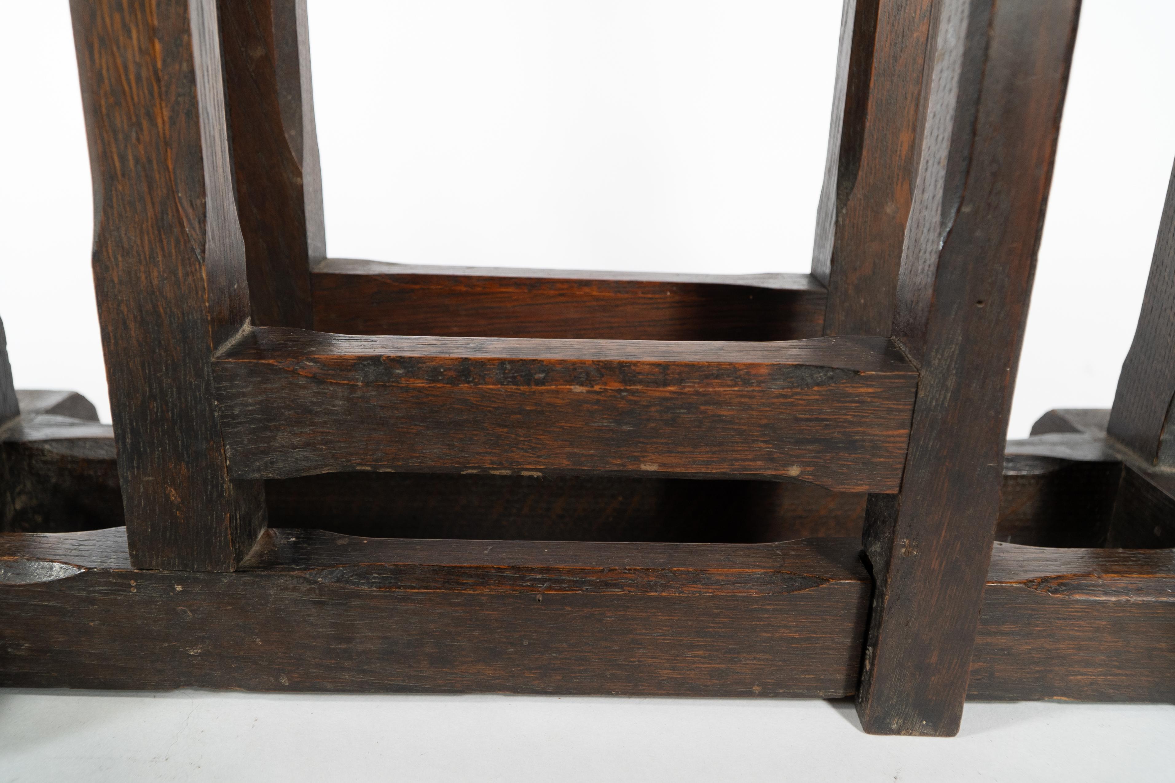 Table à thé ou d'appoint à abattant en chêne de style Cotswold Arts and Crafts. en vente 5