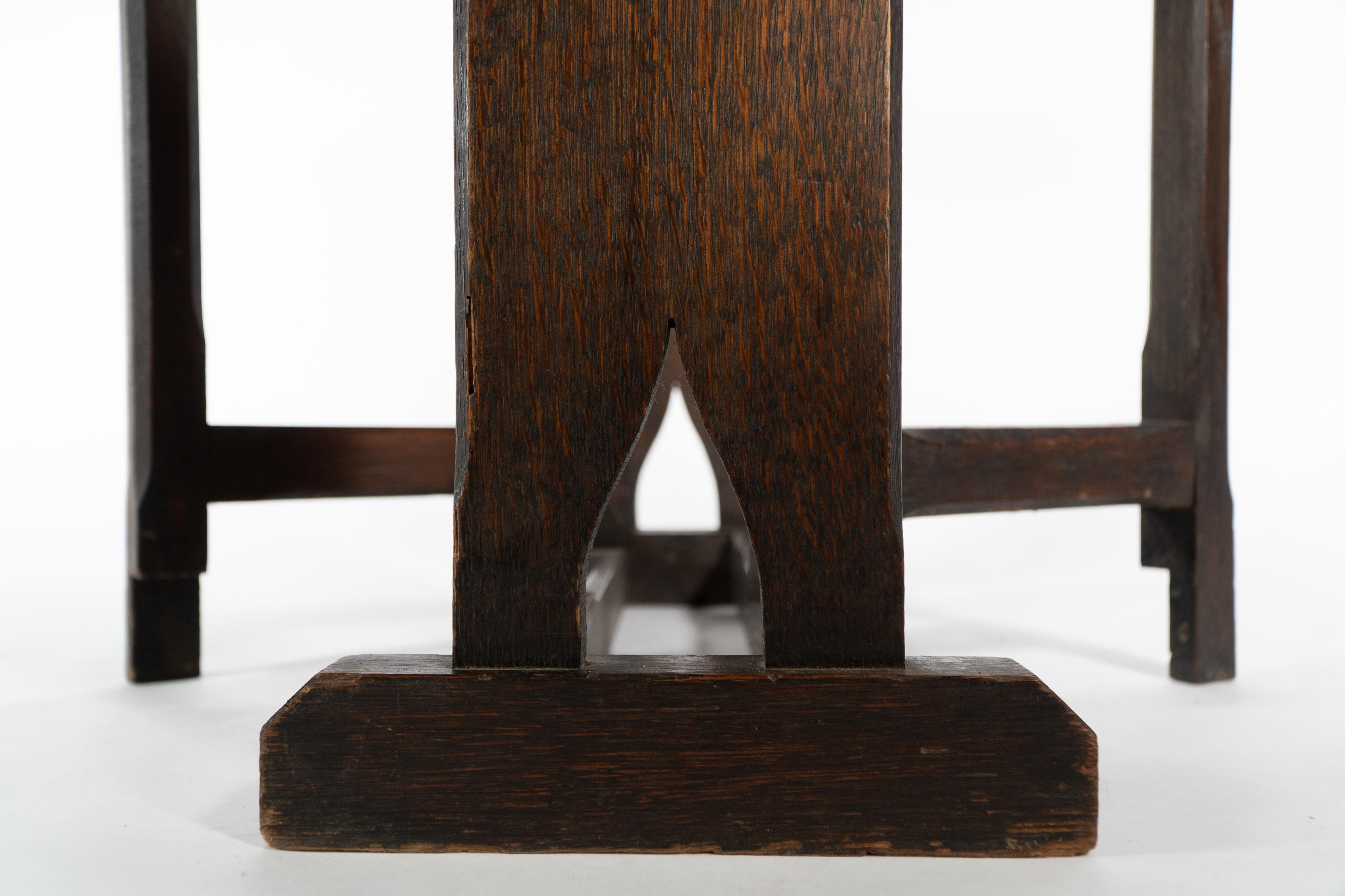 Table à thé ou d'appoint à abattant en chêne de style Cotswold Arts and Crafts. en vente 6