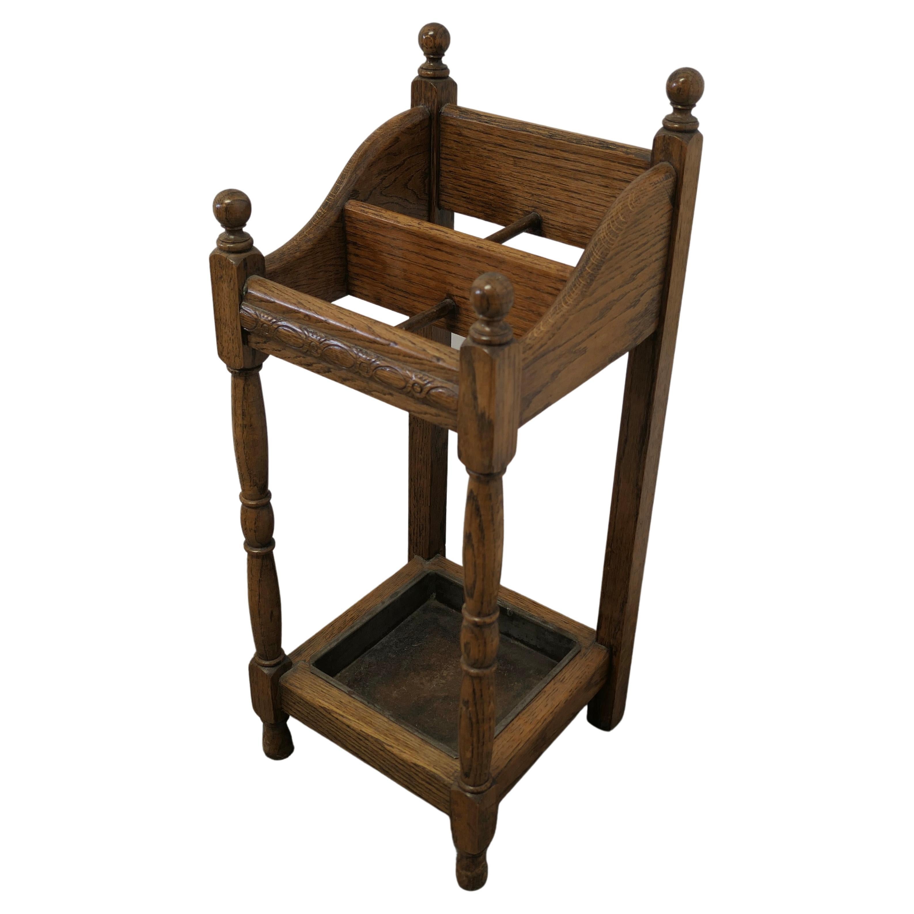 Ein Arts and Crafts Golden Oak Hall Table Stick Stand,     