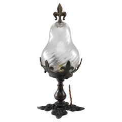 Una lámpara de techo Arts and Crafts/Gótica de bronce patinado