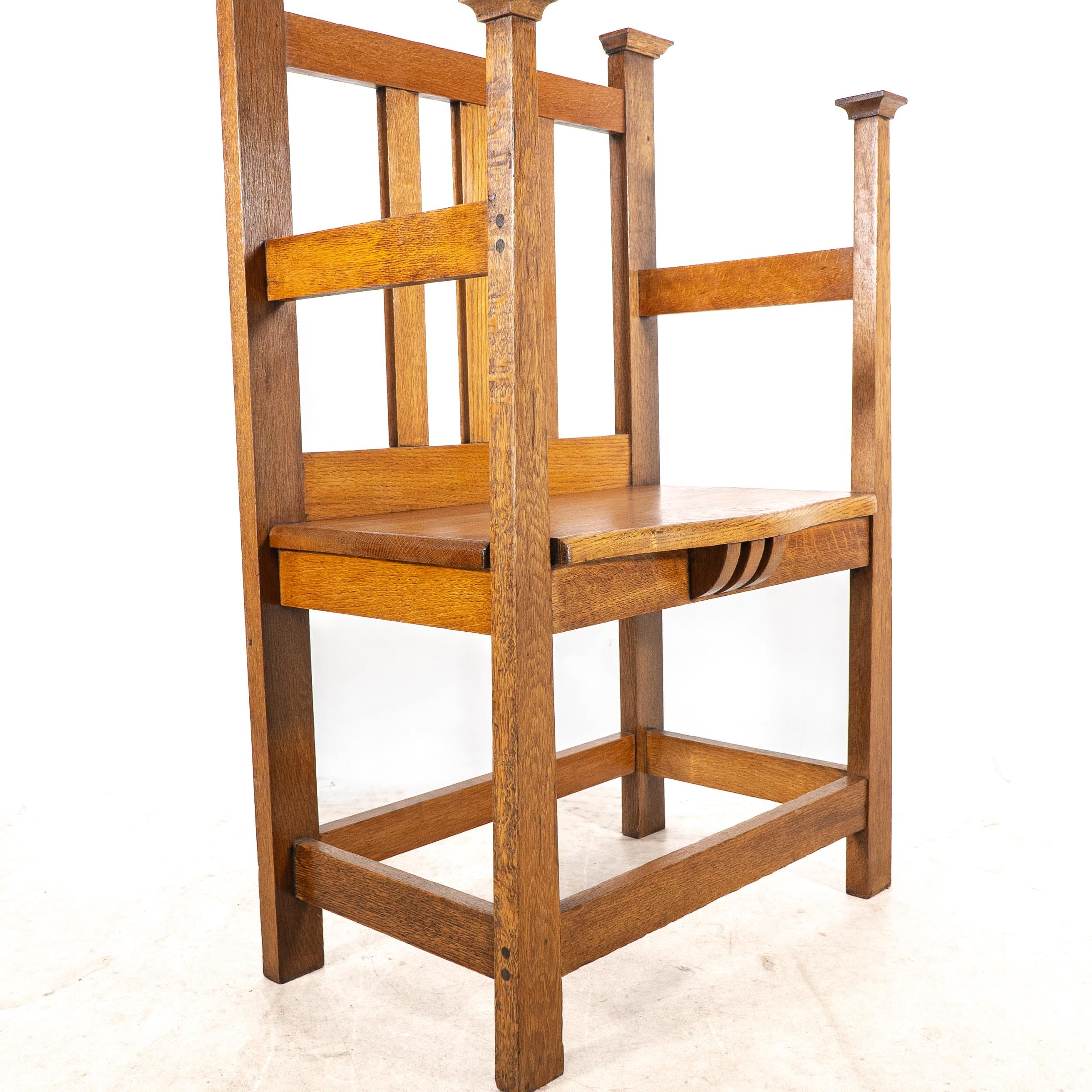 Un sedile da sala in stile Glasgow, realizzato in stile Arts and Crafts, con piani allungati con cappuccio. in vendita 7