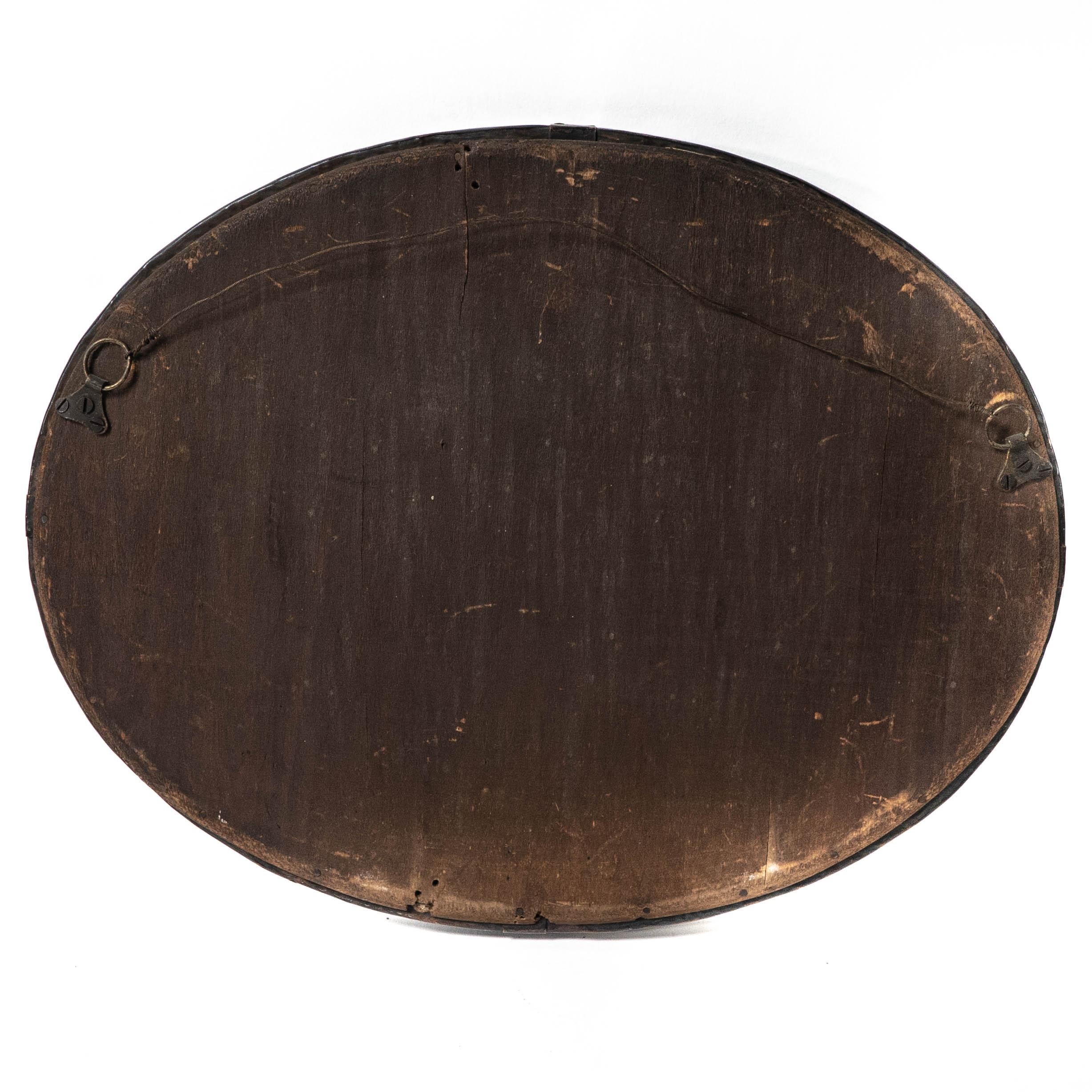 Miroir ovale Arts and Crafts martelé à la main avec sangles rivetées en vente 4