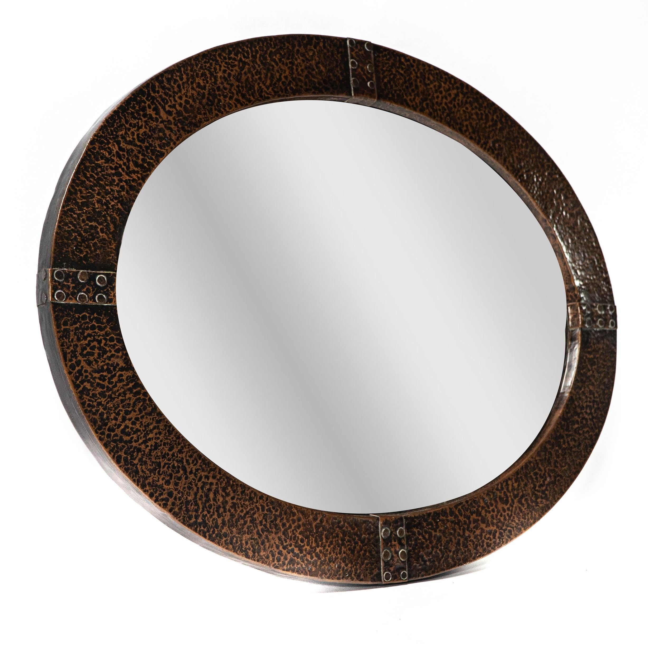Miroir ovale Arts and Crafts martelé à la main avec sangles rivetées Bon état - En vente à London, GB