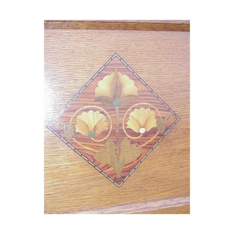 An Arts and Crafts Oak Bureau Bookcase with Beautiful Stylised Floral Inlays In Good Condition In London, GB