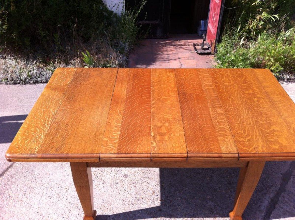 Anglais Table de salle à manger à rallonge en Oak Craft avec plateau Slide en vente