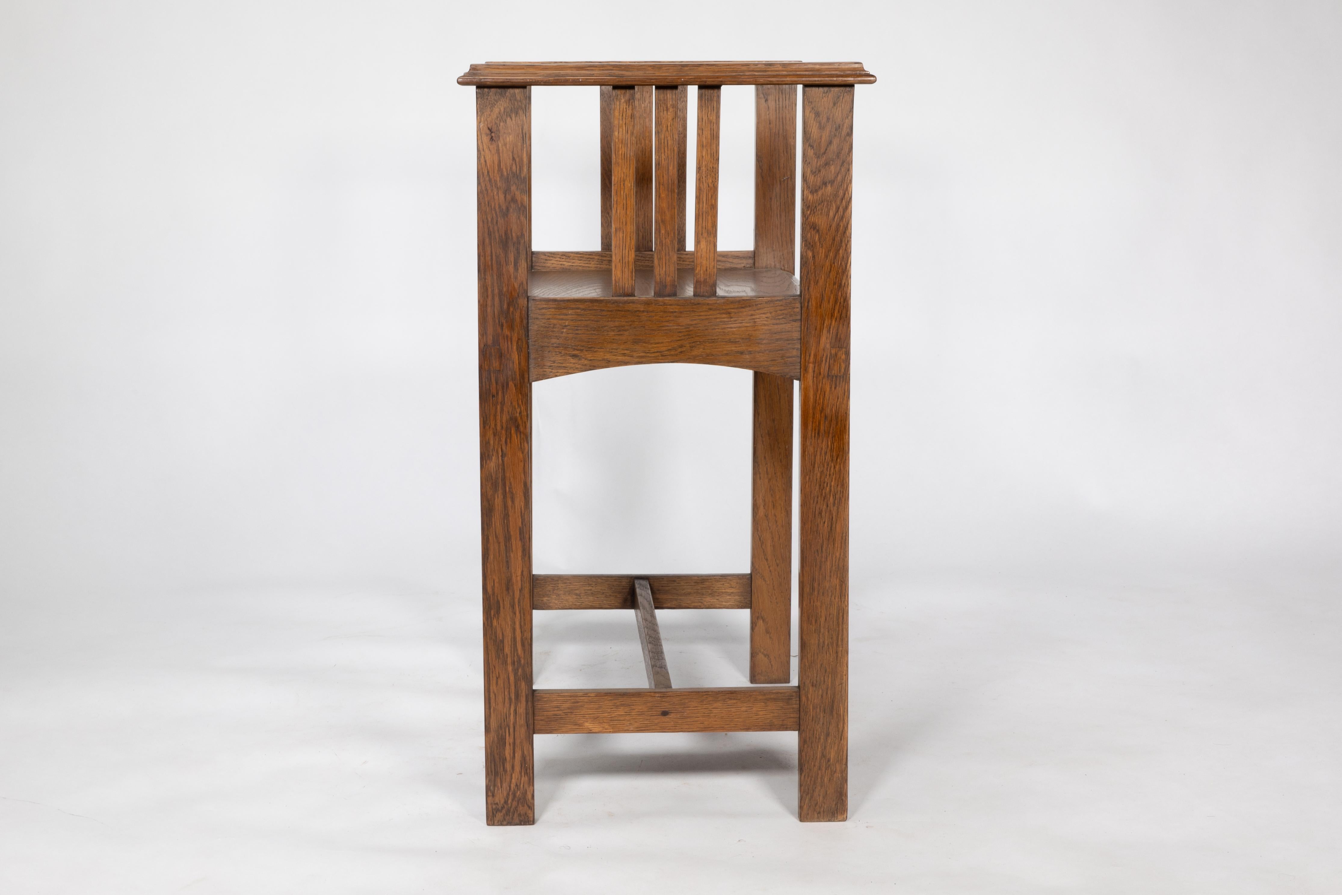 An Arts and Crafts oak piano stool with raised sides In Good Condition In London, GB