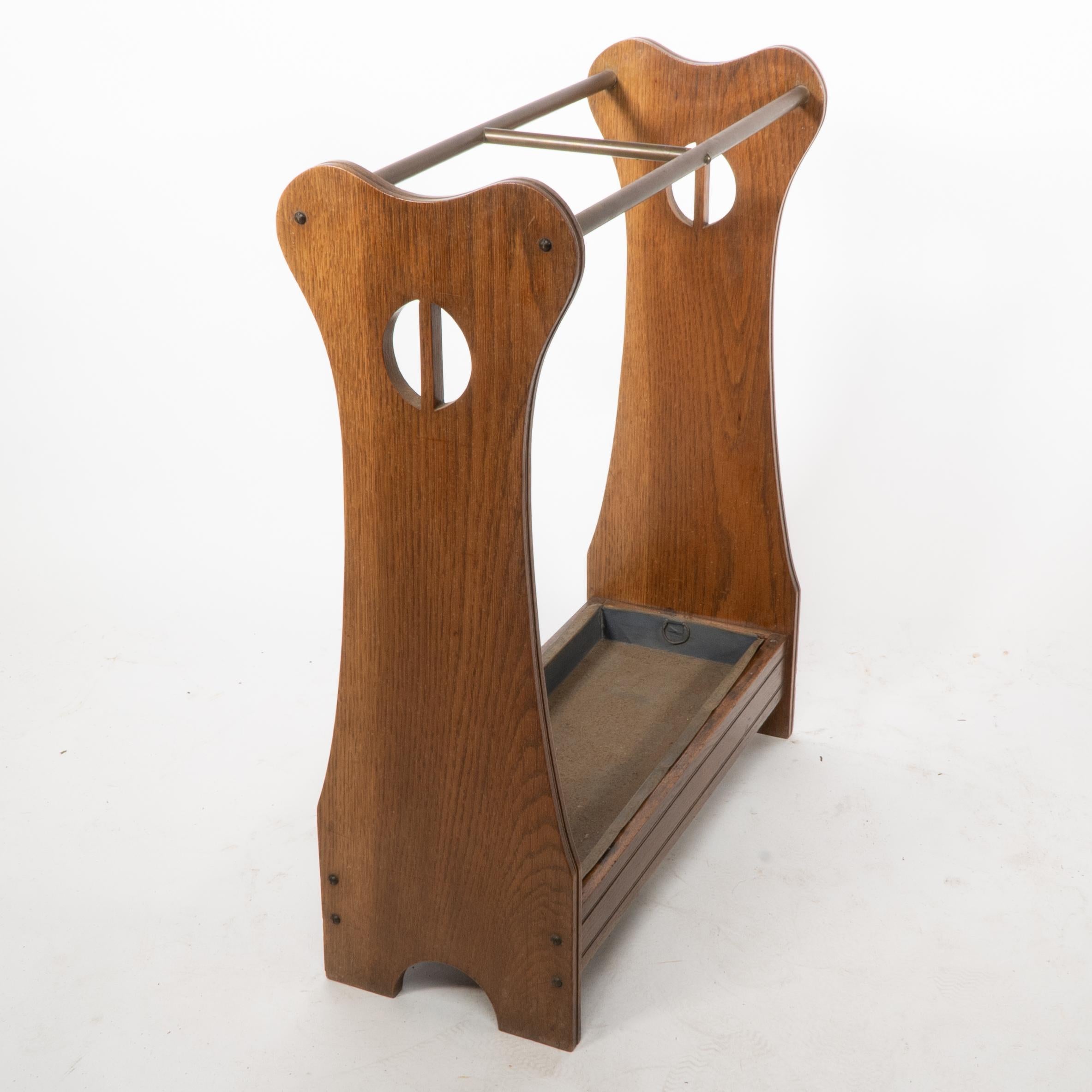 Un portaombrelli e bastoni da passeggio in legno di quercia di Arts and Crafts In condizioni buone in vendita a London, GB