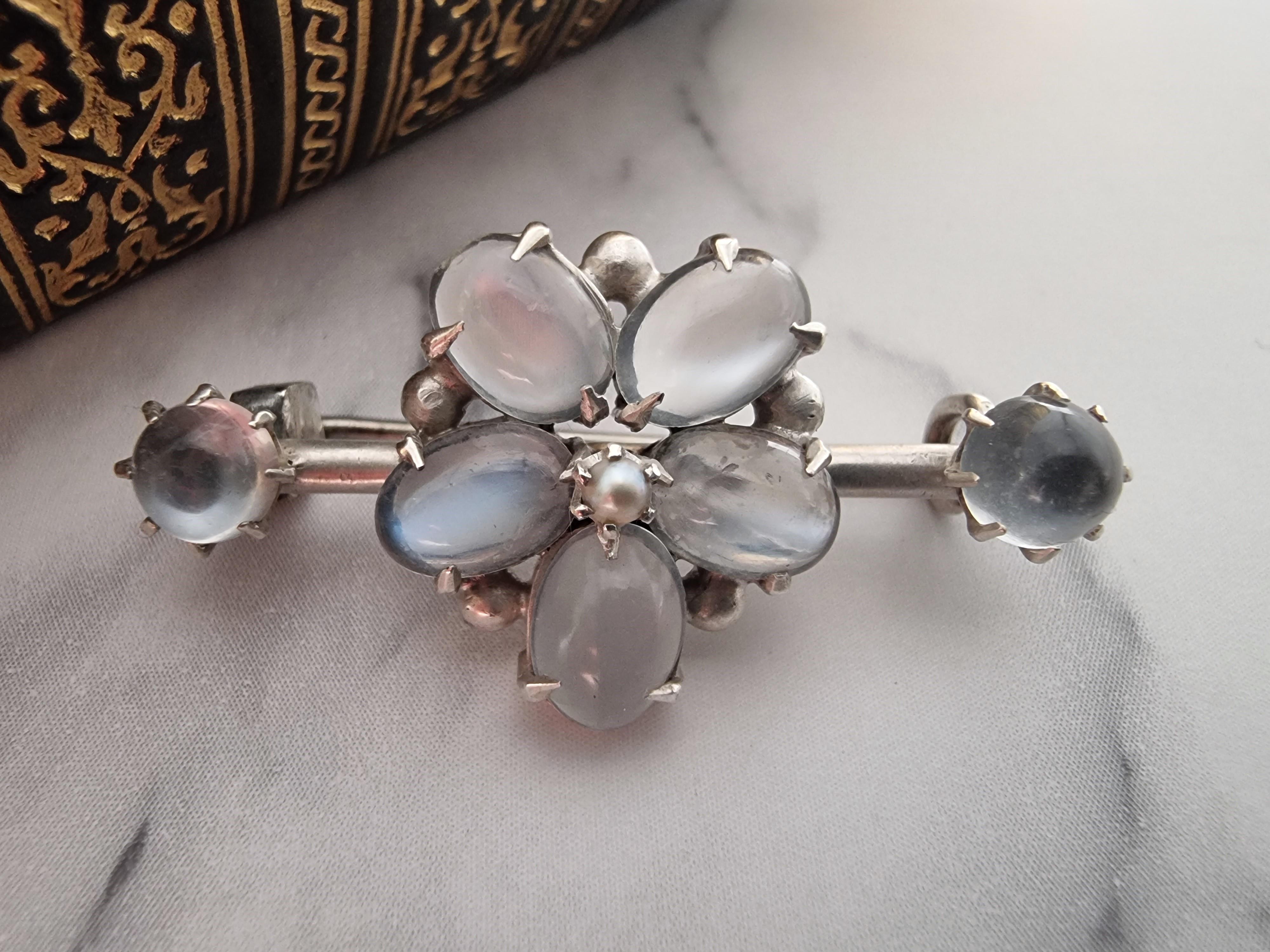 20th Century An Arts and Crafts silver and moonstone brooch circa 1900 For Sale