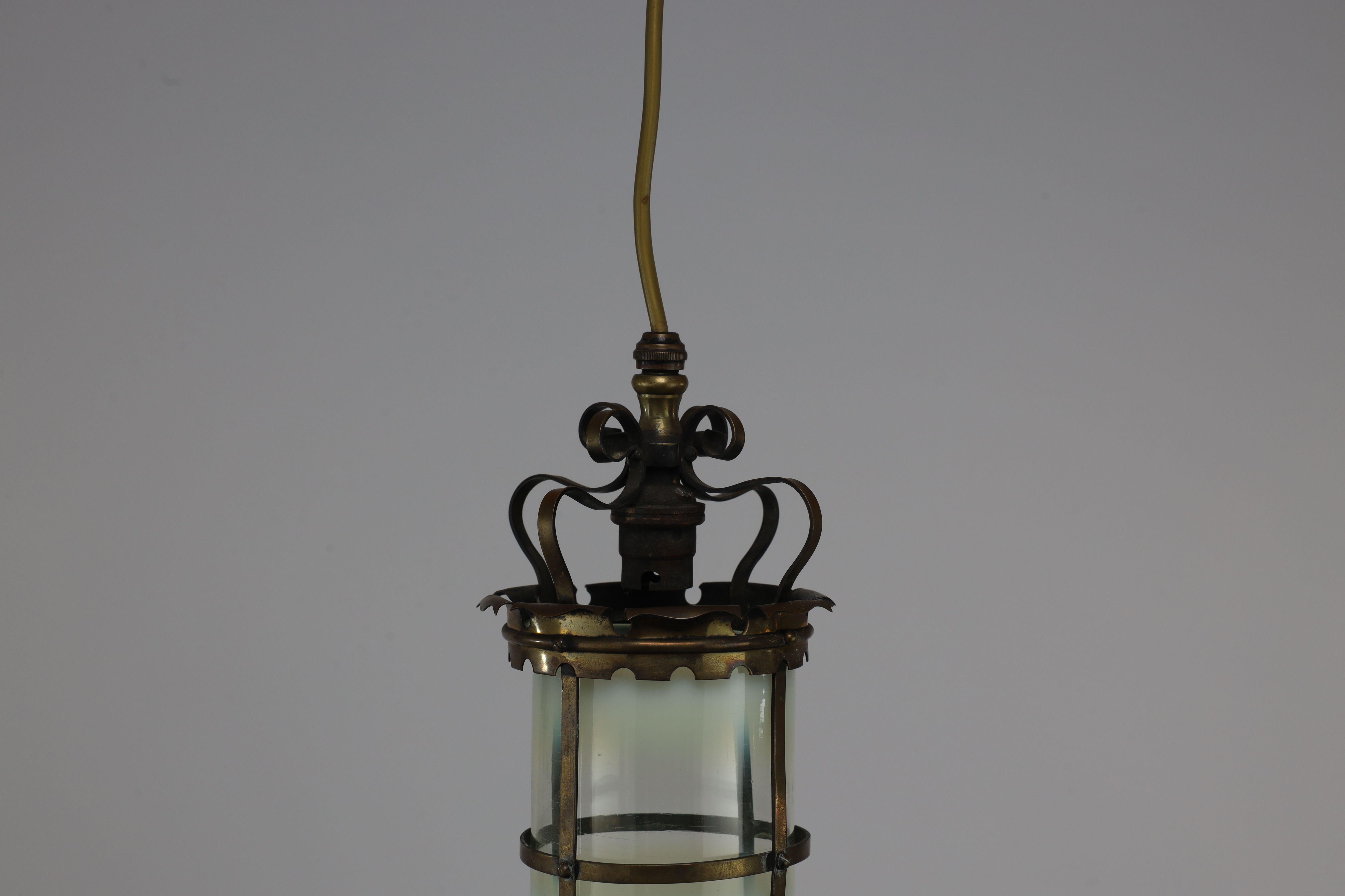 An Arts & Crafts brass ceiling lantern with the original vaseline shade In Good Condition In London, GB