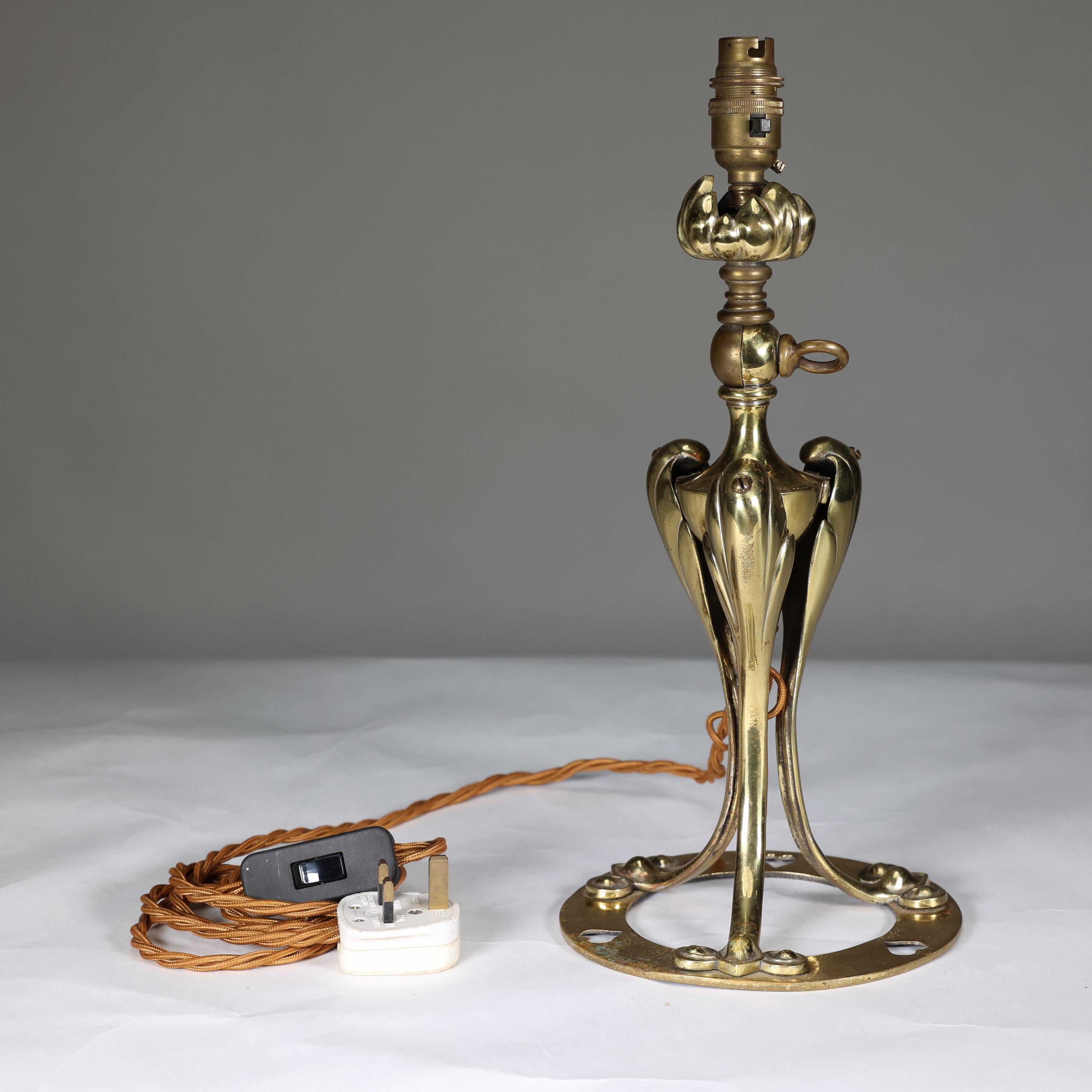 An Arts & Crafts brass table lamp tulip shaped with heart cut-outs to the base For Sale 12