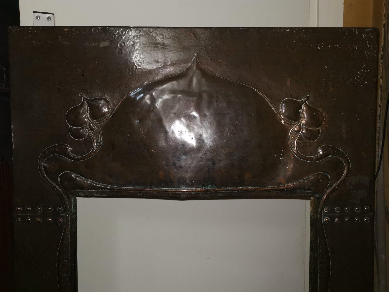 Arts & Crafts Copper Fire Insert with Hand Crafted Stylized Floral Decoration In Good Condition For Sale In London, GB