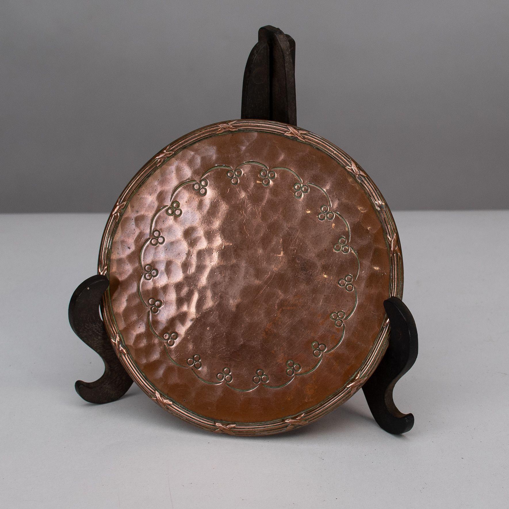 Juego de tocador o escritorio Arts & Crafts de cuatro piezas martillado a mano en venta 6