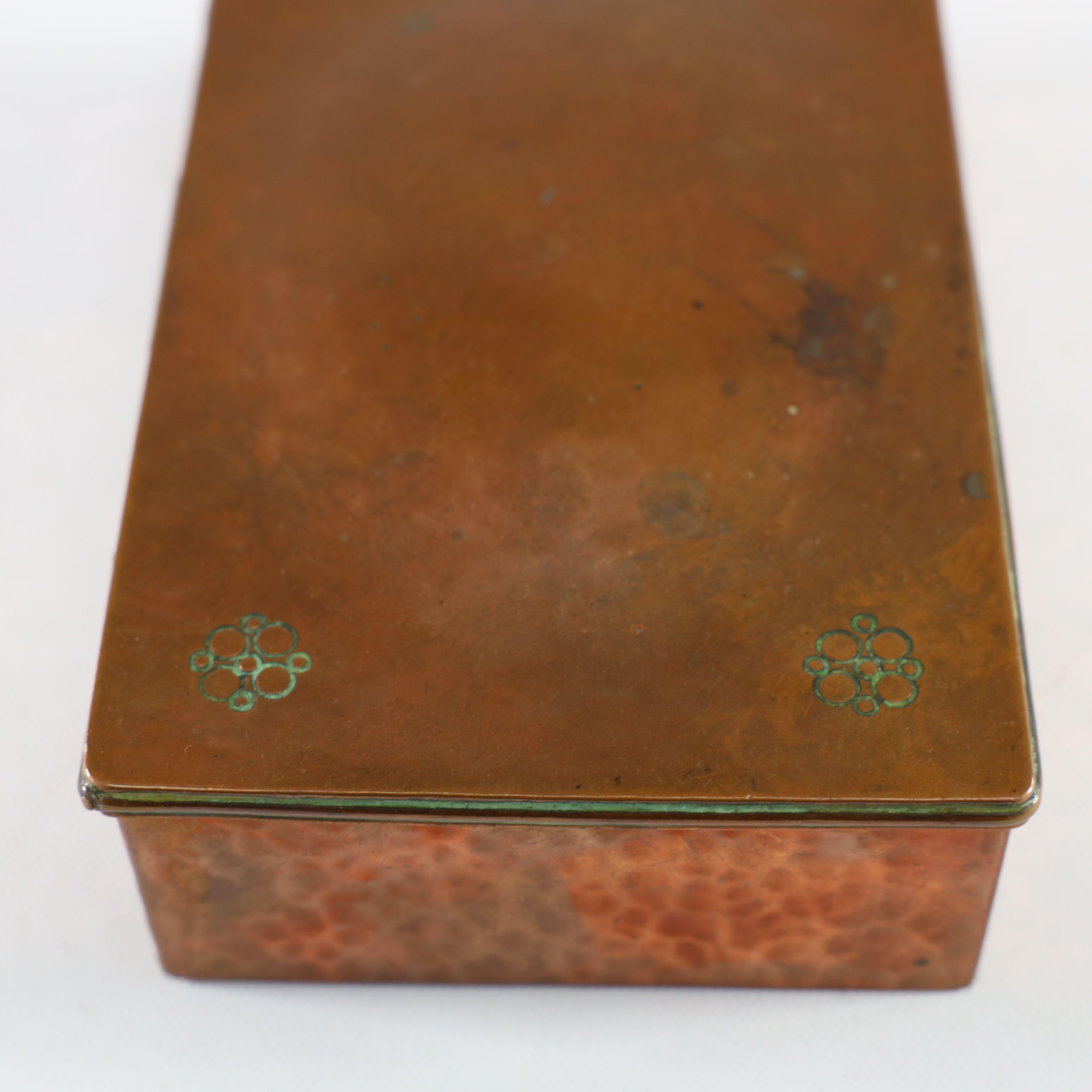 Juego de tocador o escritorio Arts & Crafts de cuatro piezas martillado a mano en venta 12