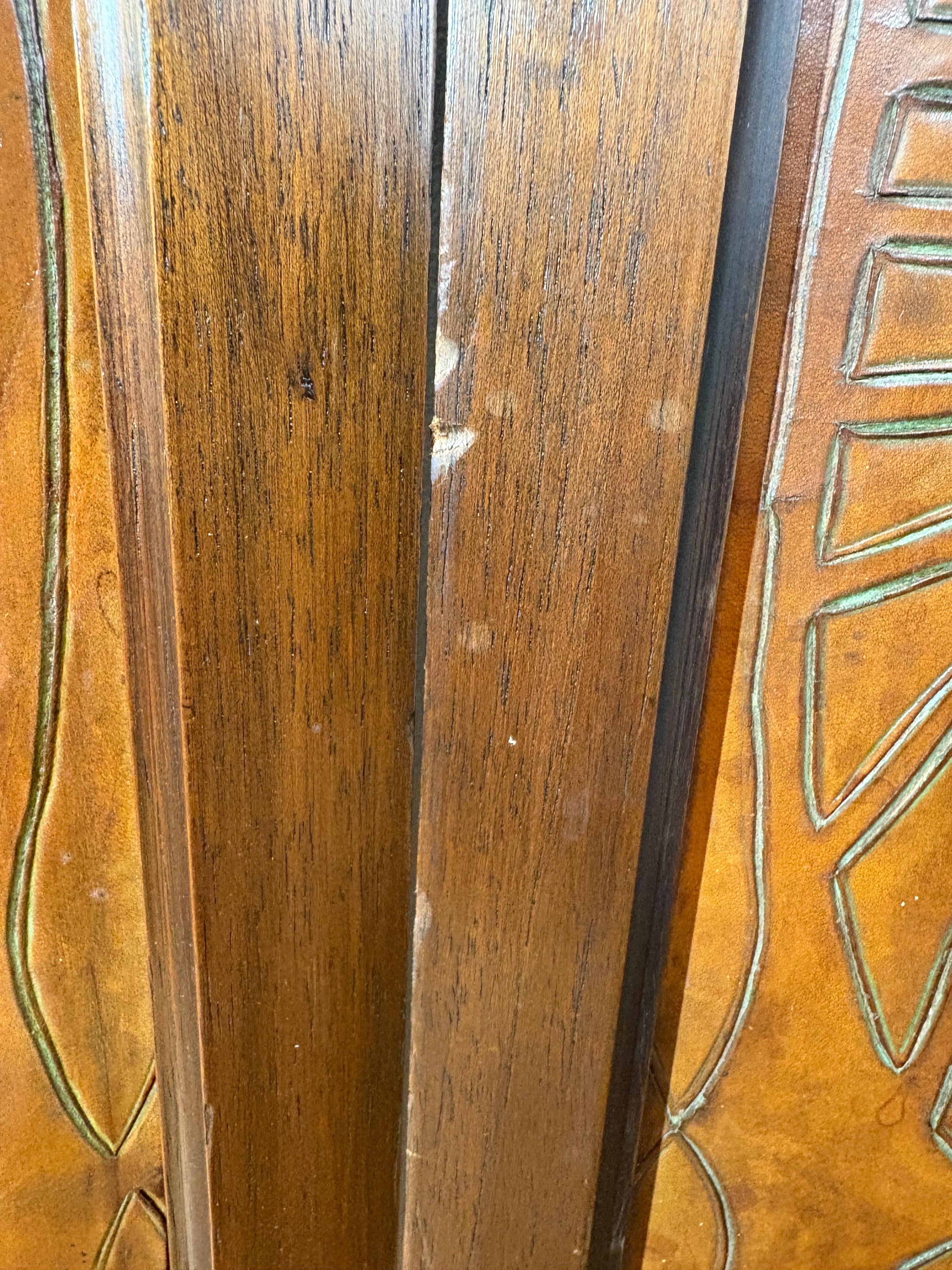 Paravent à trois panneaux en cuir gaufré et doré, d'époque Arts & Crafts, vers 1890 en vente 13