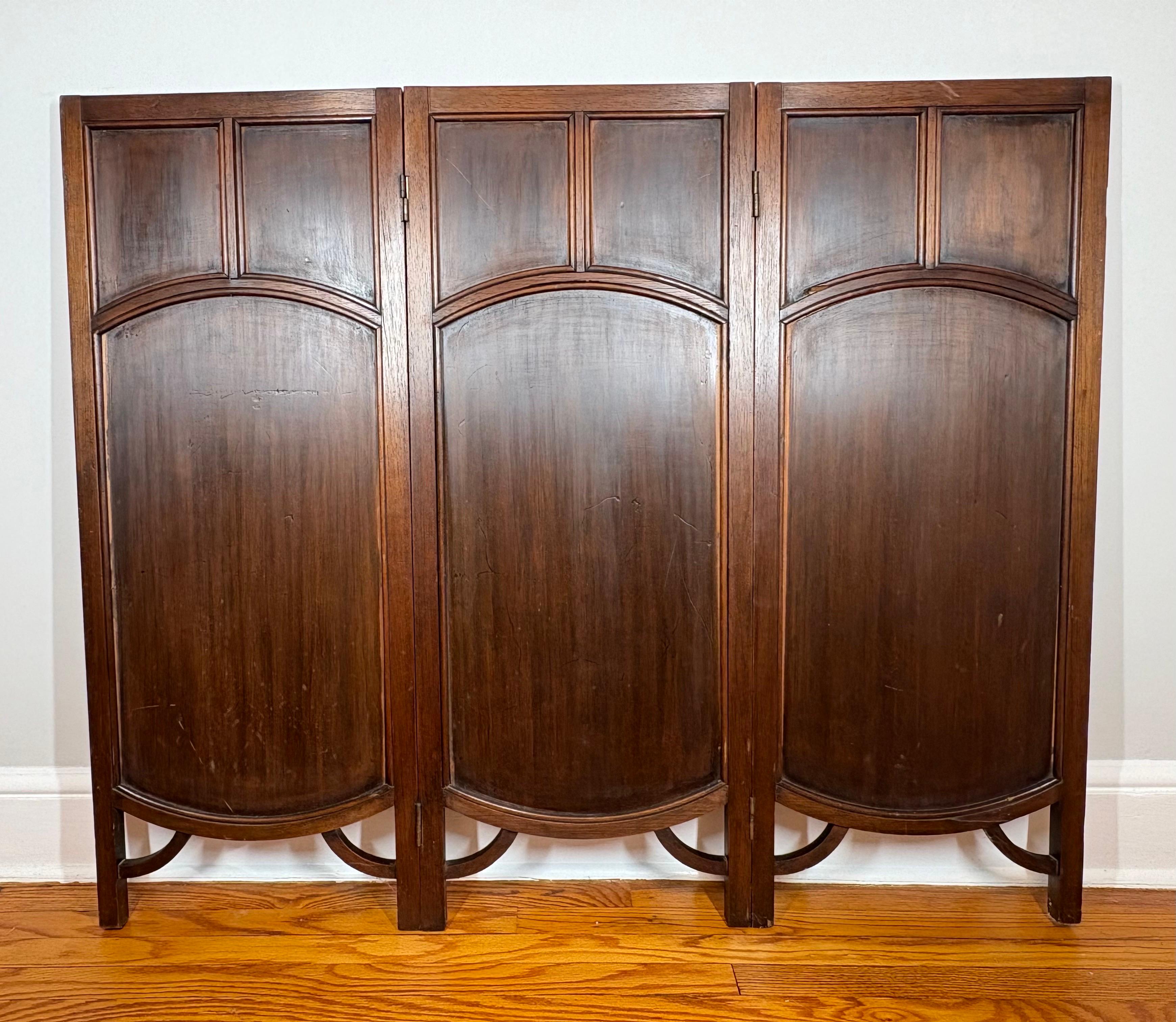 Anglais Paravent à trois panneaux en cuir gaufré et doré, d'époque Arts & Crafts, vers 1890 en vente