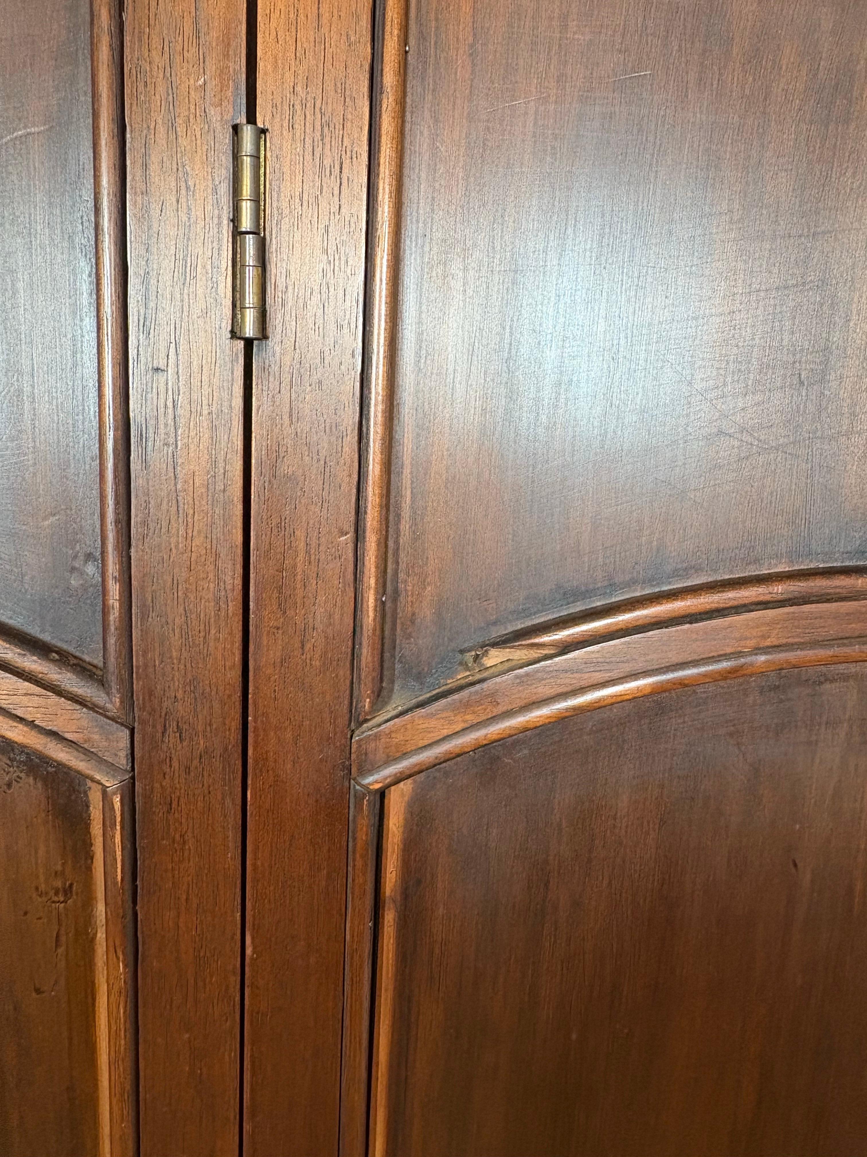 Paravent à trois panneaux en cuir gaufré et doré, d'époque Arts & Crafts, vers 1890 en vente 1