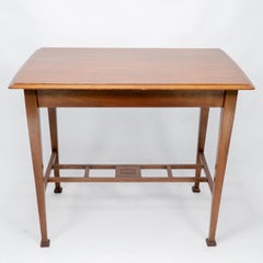 An Arts & Crafts Glasgow School walnut side table w. moulded subtly curving edge