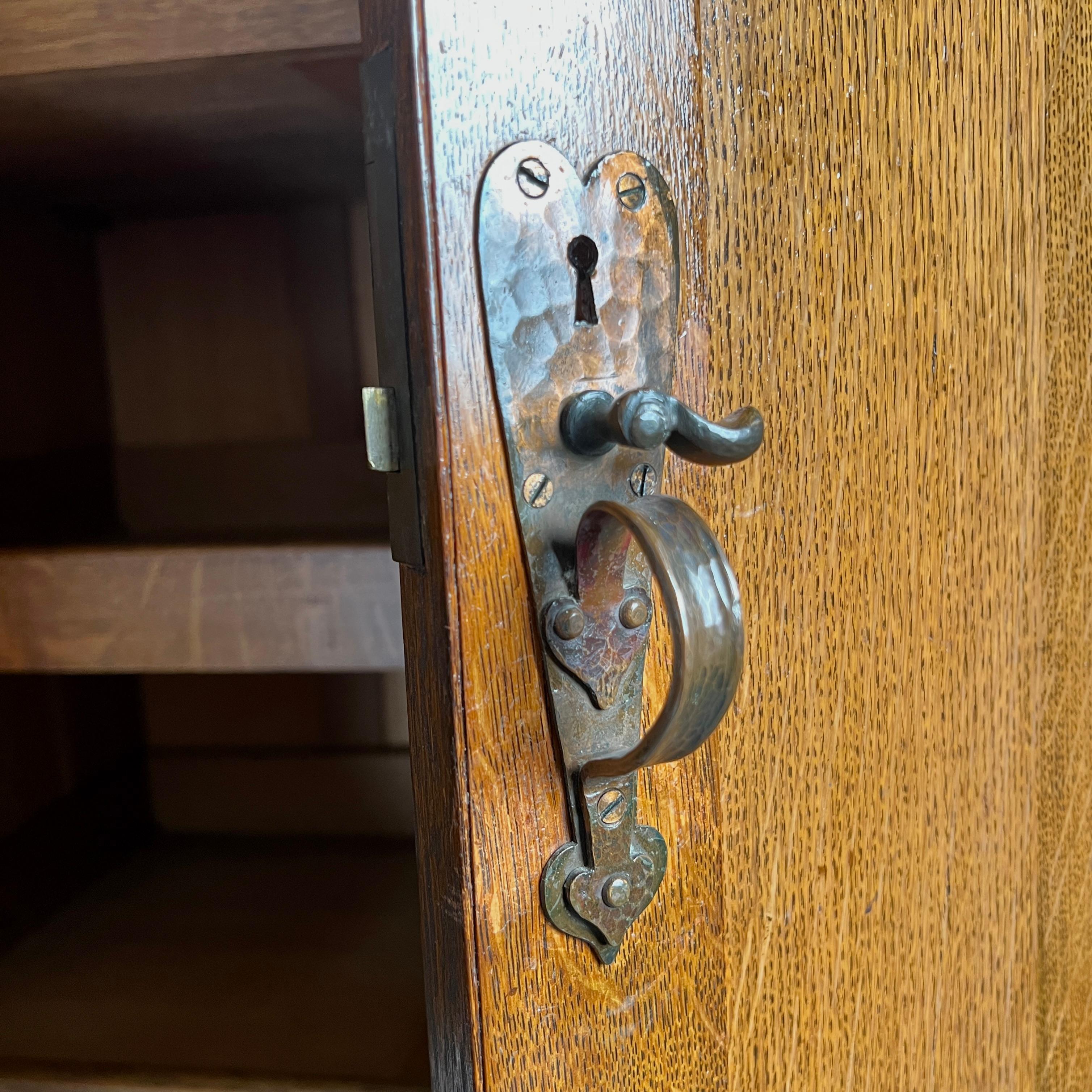 An Arts & Crafts Oak Linen Press In The Manner Of Liberty London For Sale 5
