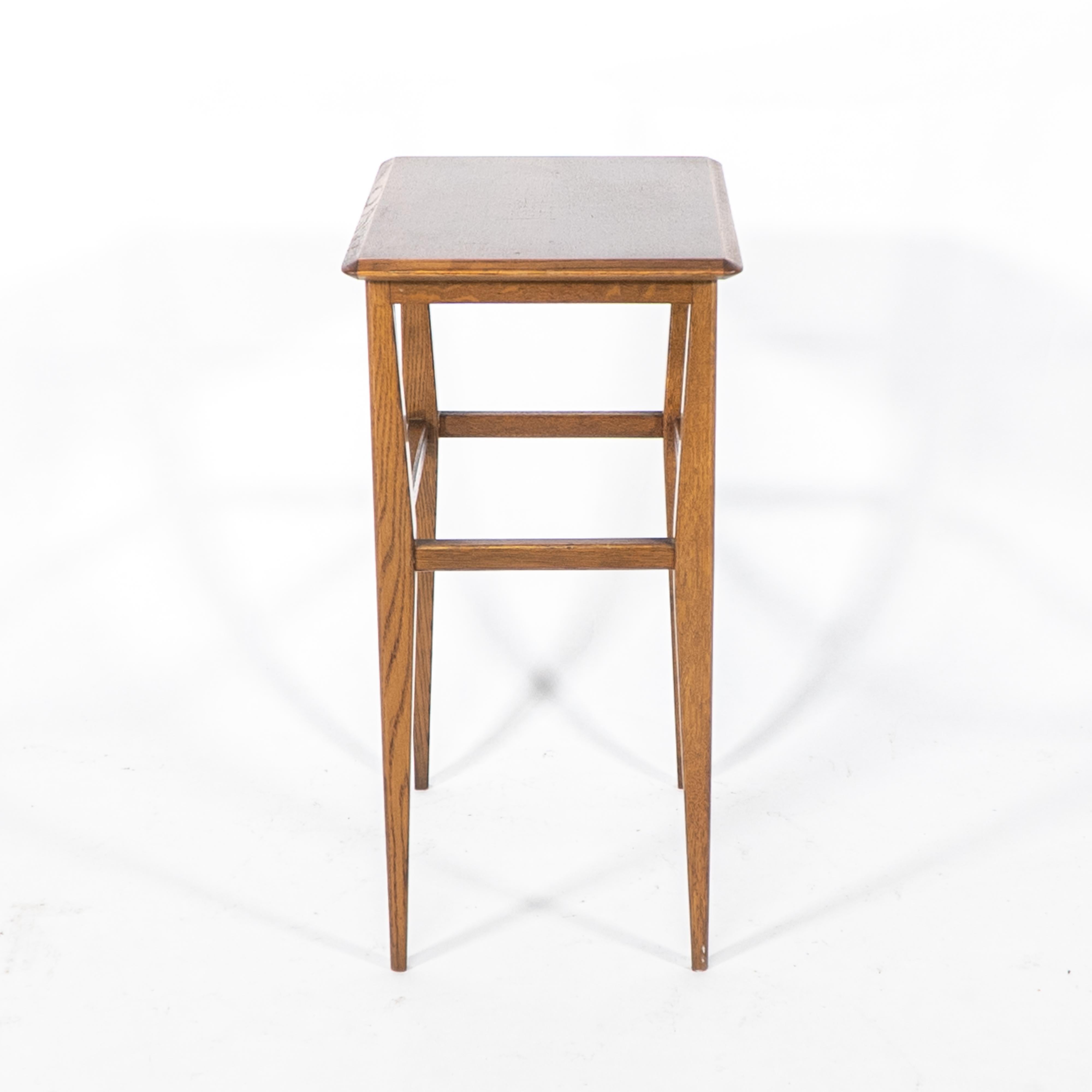 English An Arts & Crafts oak side table with molded edge to the top & shaped legs For Sale
