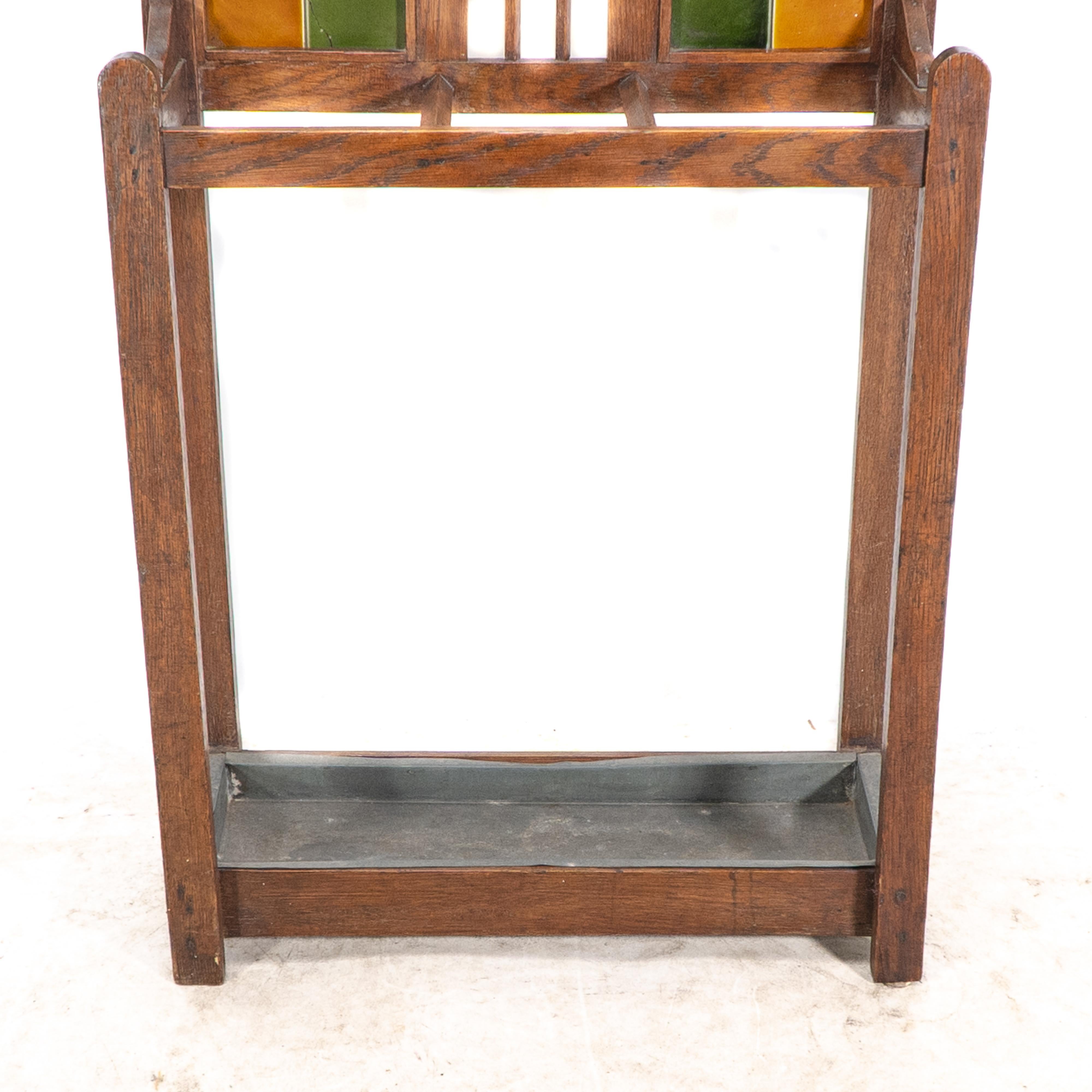 Un portaombrelli e bastoni in quercia Arts & Crafts con piastrelle verdi e senape originali in vendita 4