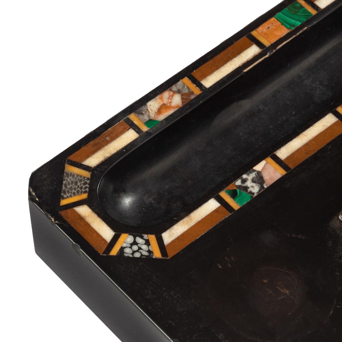 Marble An Ashford (Derbyshire) black marble pen tray For Sale