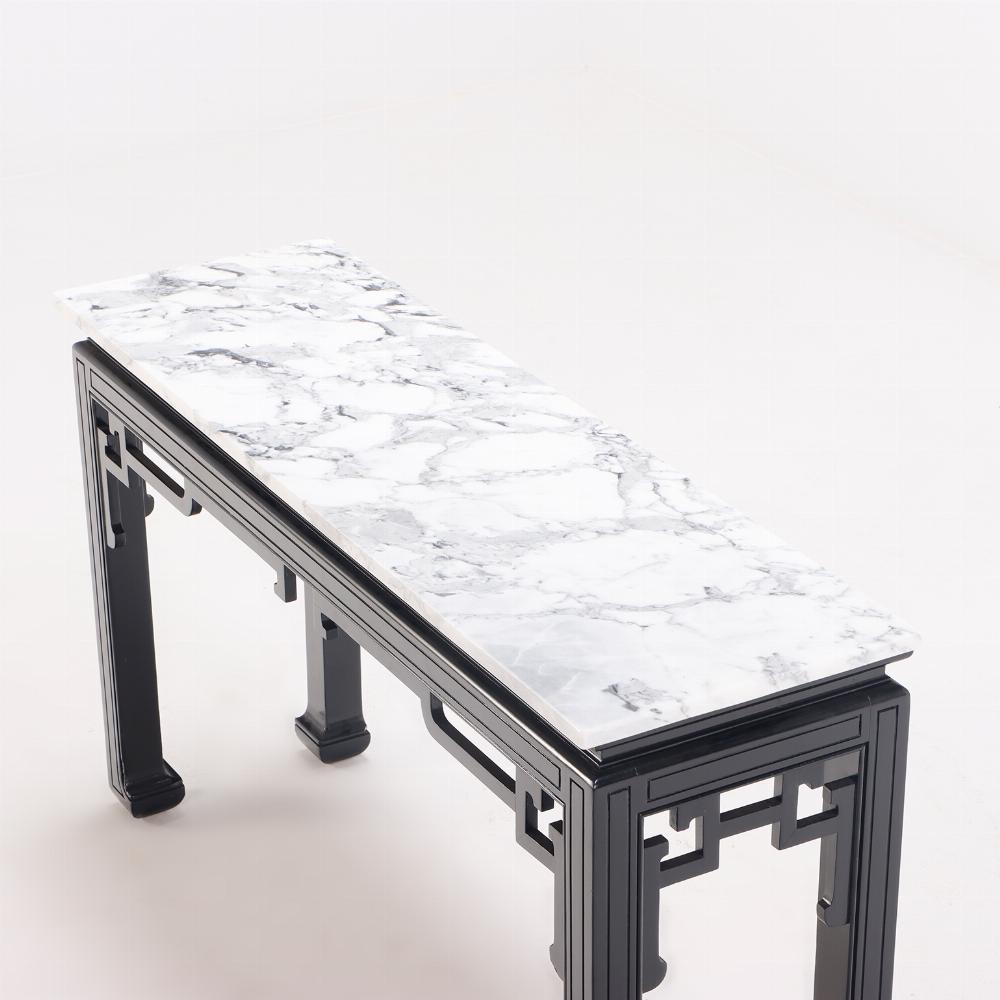 Consola ebonizada con tapa de mármol de estilo Asian Style, hacia 1950. en Bueno estado para la venta en Philadelphia, PA
