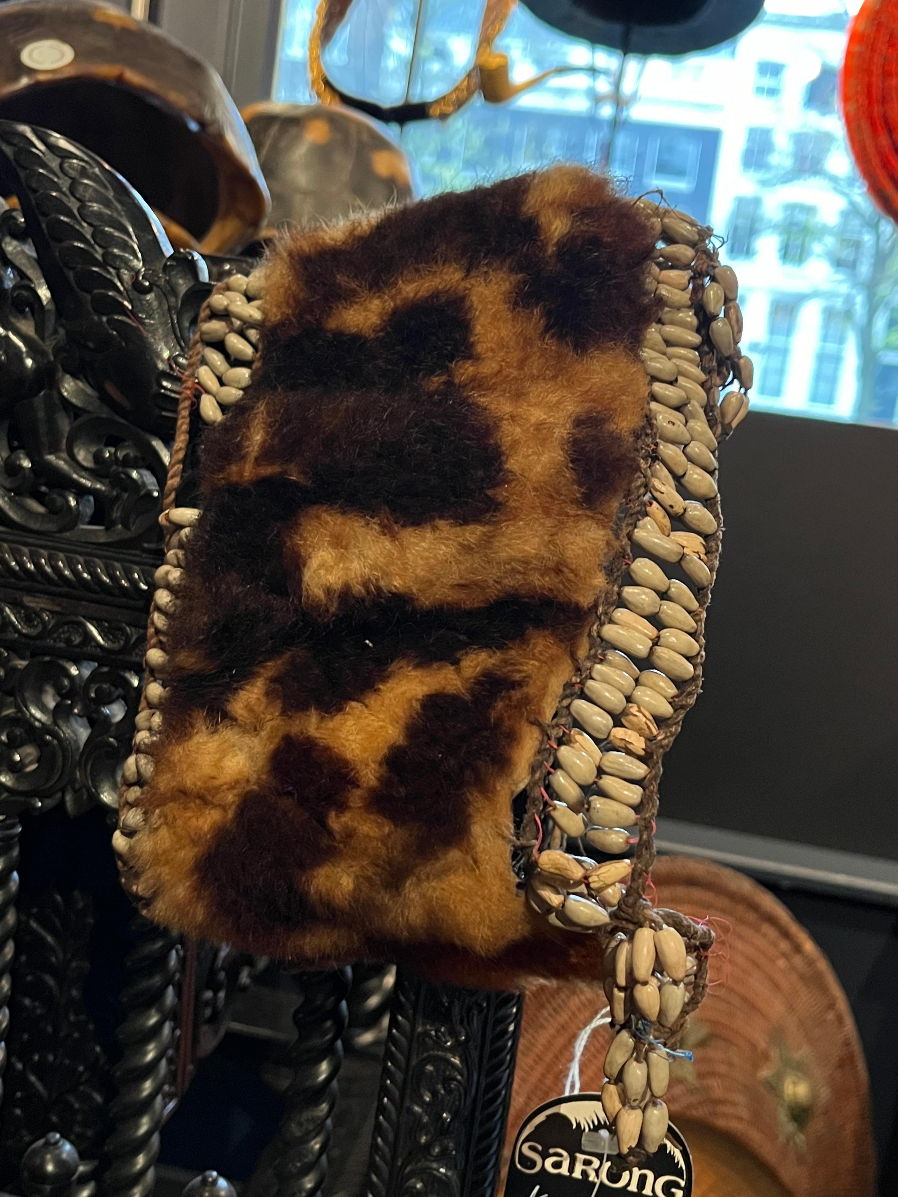 Indonésien Une tête d'asmat en fourrure de Cuscus en vente