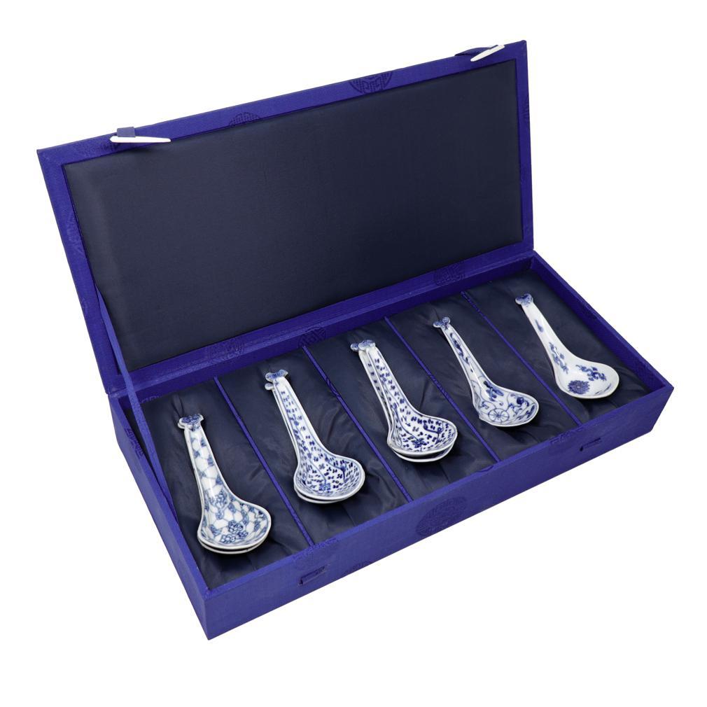 19th Century An assembled collection of 8 blue and white Chinese porcelain spoons. For Sale