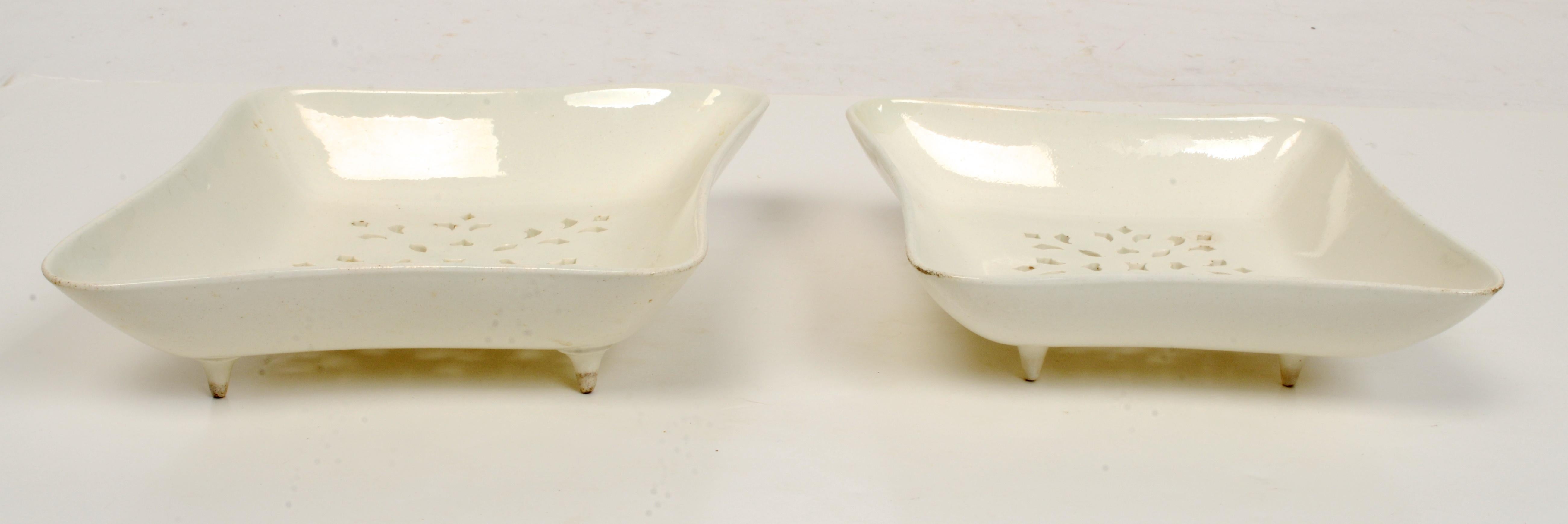 Assembled Pair of Wedgwood Cress or Strawberry Dishes, Late 18th C In Good Condition For Sale In valatie, NY