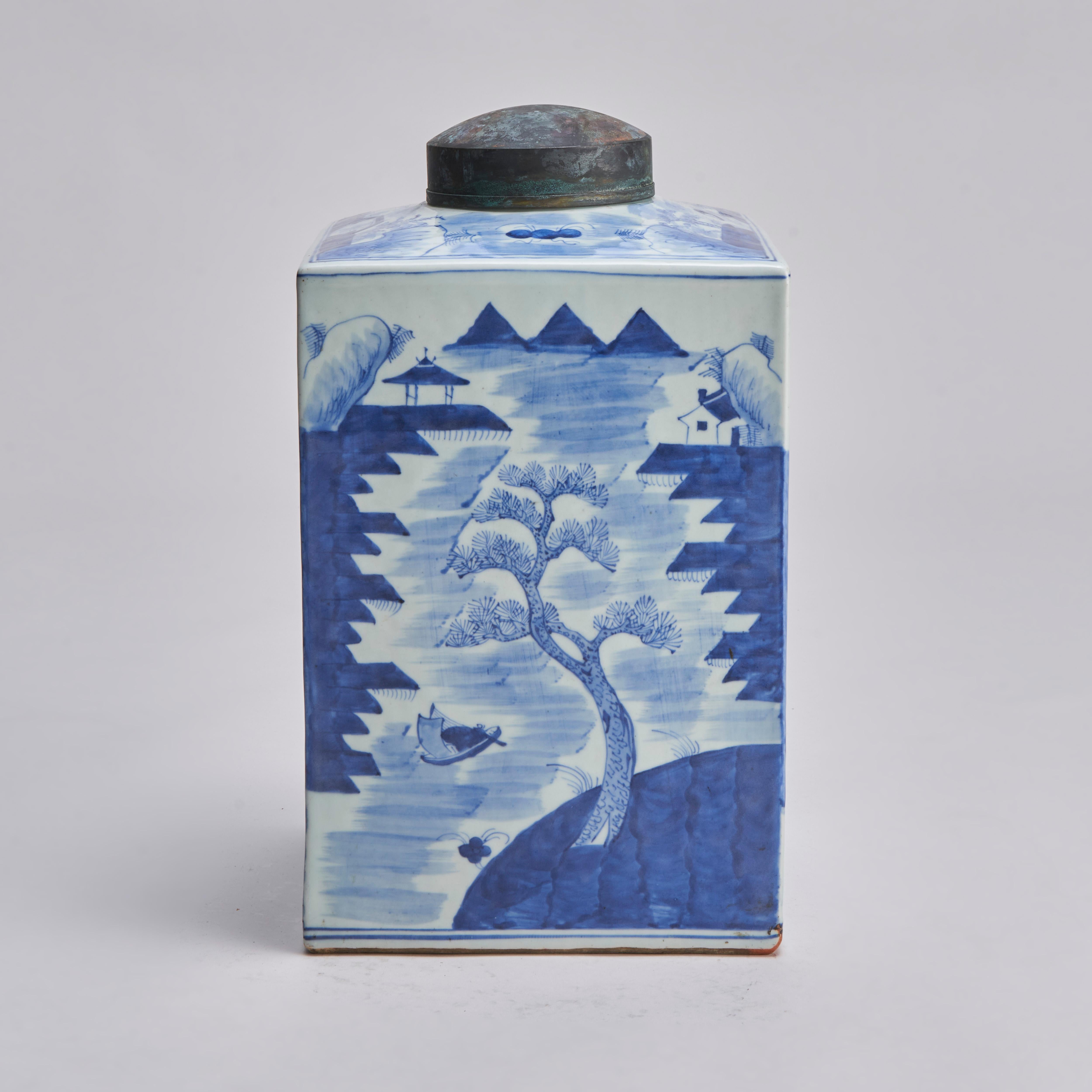 An attractive, Chinese porcelain, blue and white, square form tea jar and cover  In Good Condition For Sale In London, GB