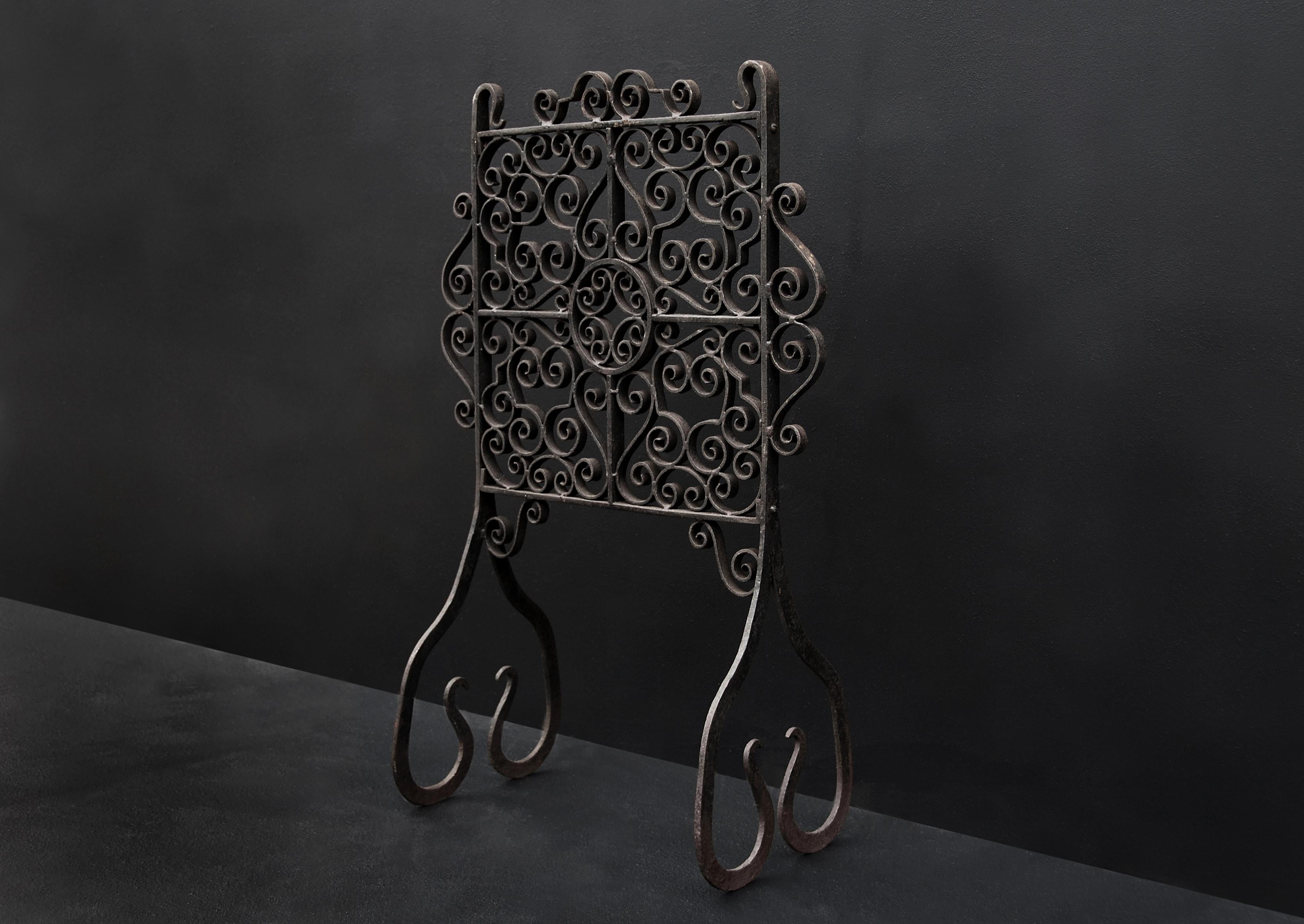 20th Century Attractive English Wrought Iron Firescreen For Sale