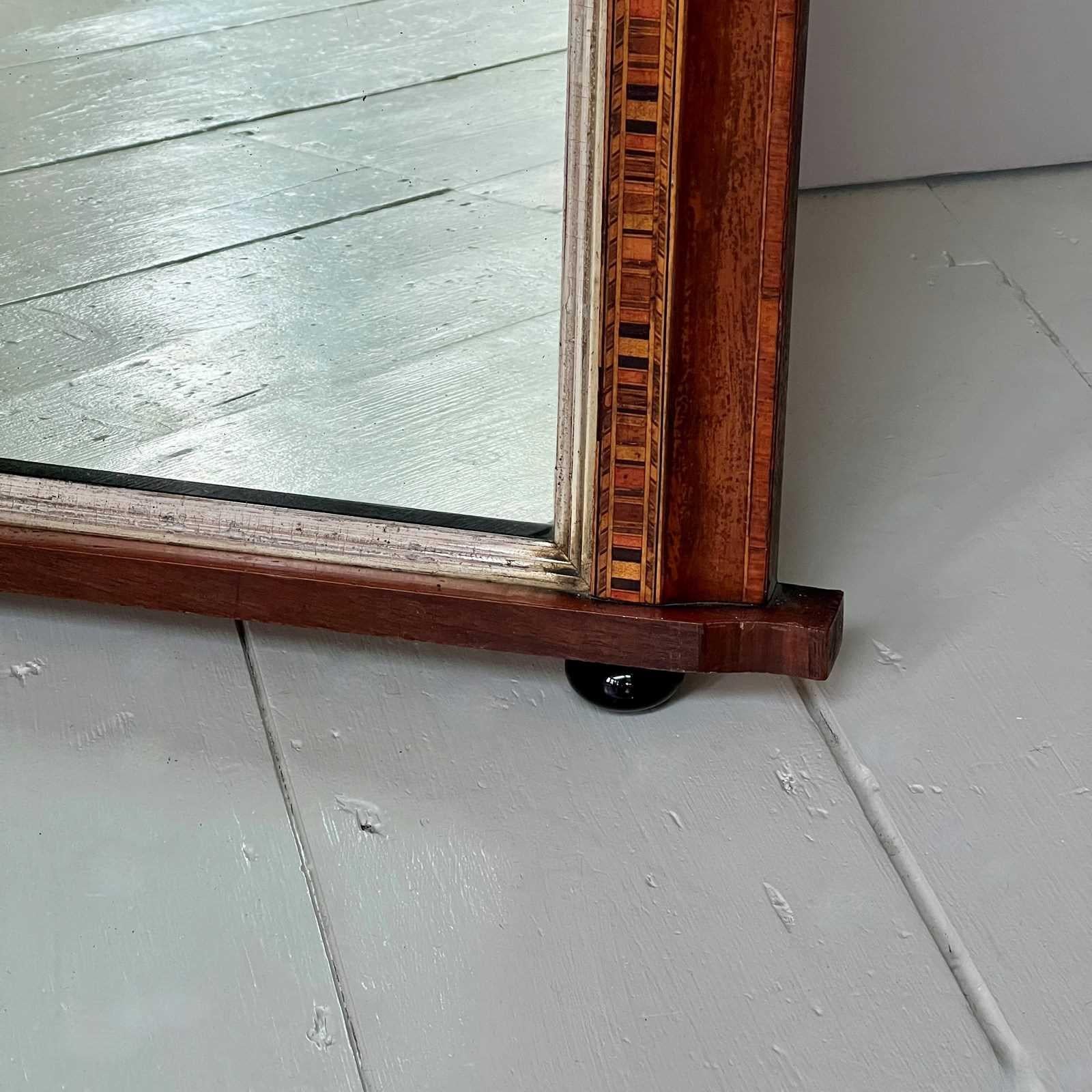 An attractive French Oak Art Nouveau Hall or Bistrot Mirror. The bevelled oval m In Good Condition In London, GB