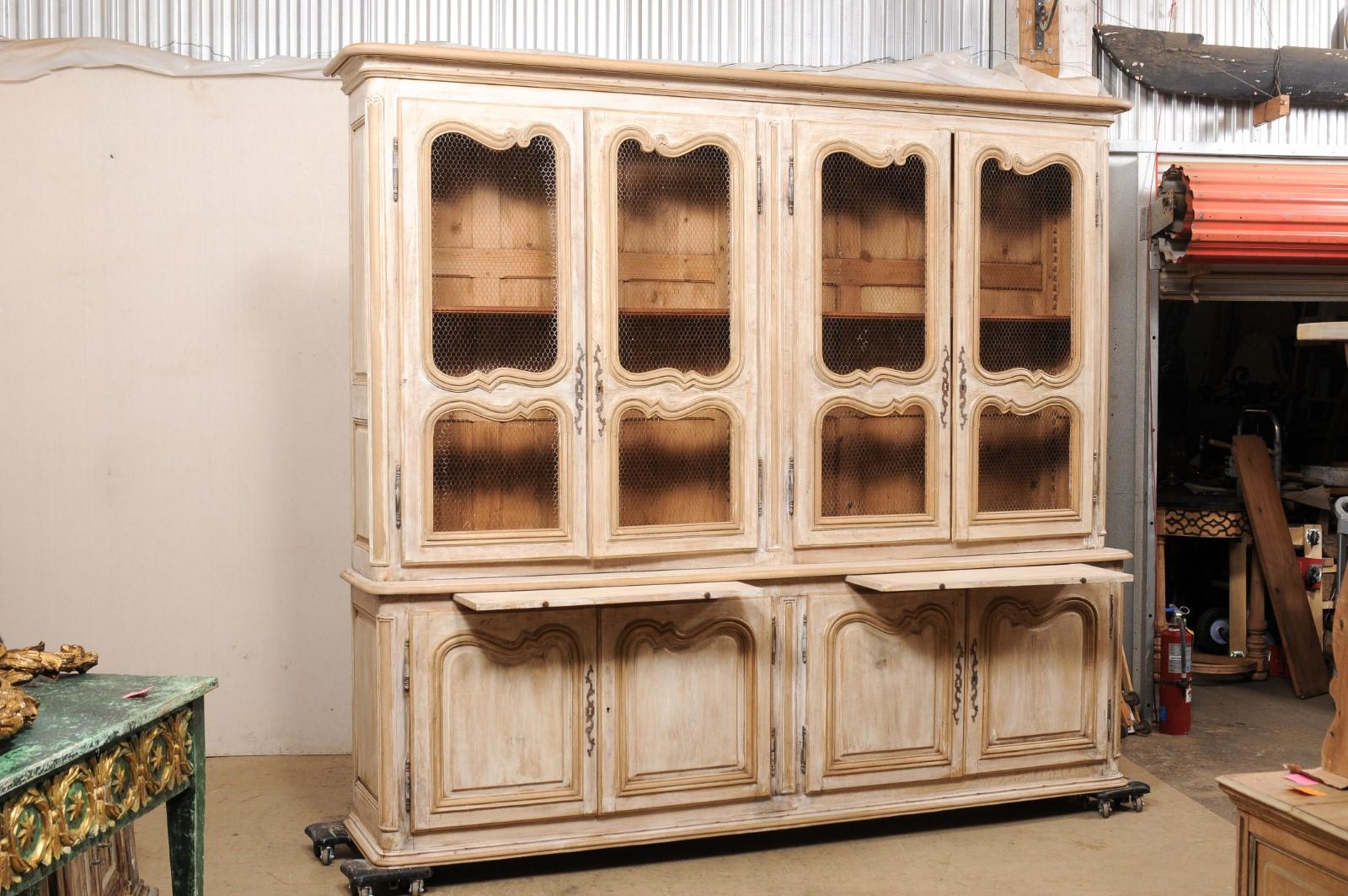An Attractive French Over-sized Buffet à Deux-Corps, Late 19th Century  For Sale 1