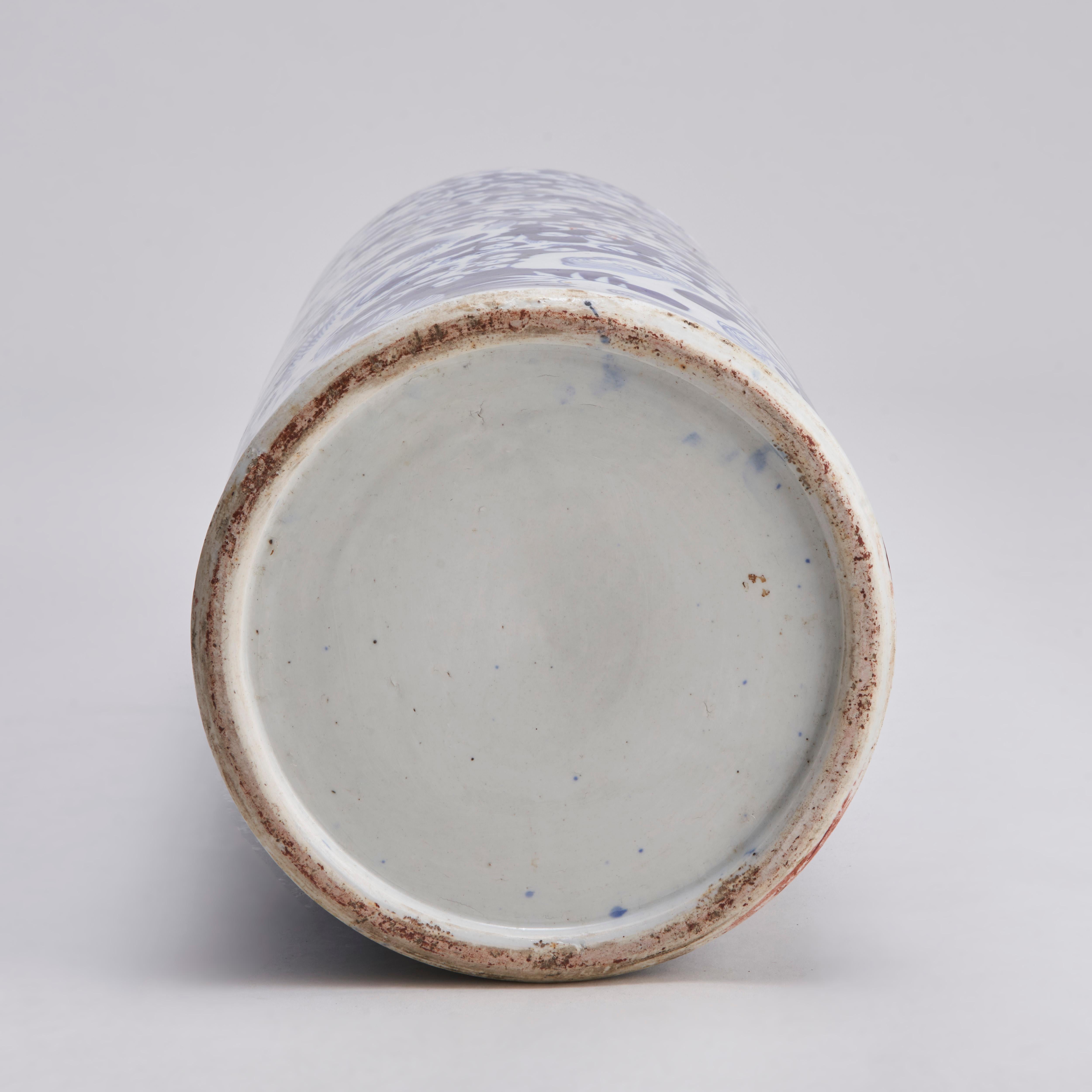 An attractive, late 19th Century Chinese porcelain blue and white Umbrella stand For Sale 4