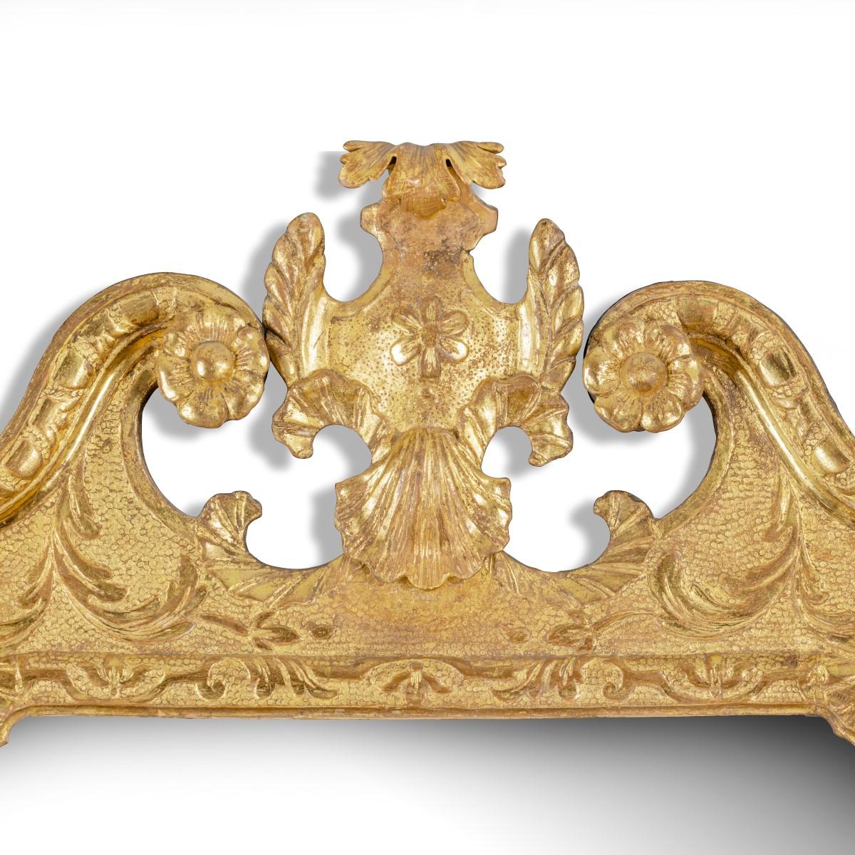 Miroir attrayant en bois doré de la fin du George I en vente 2