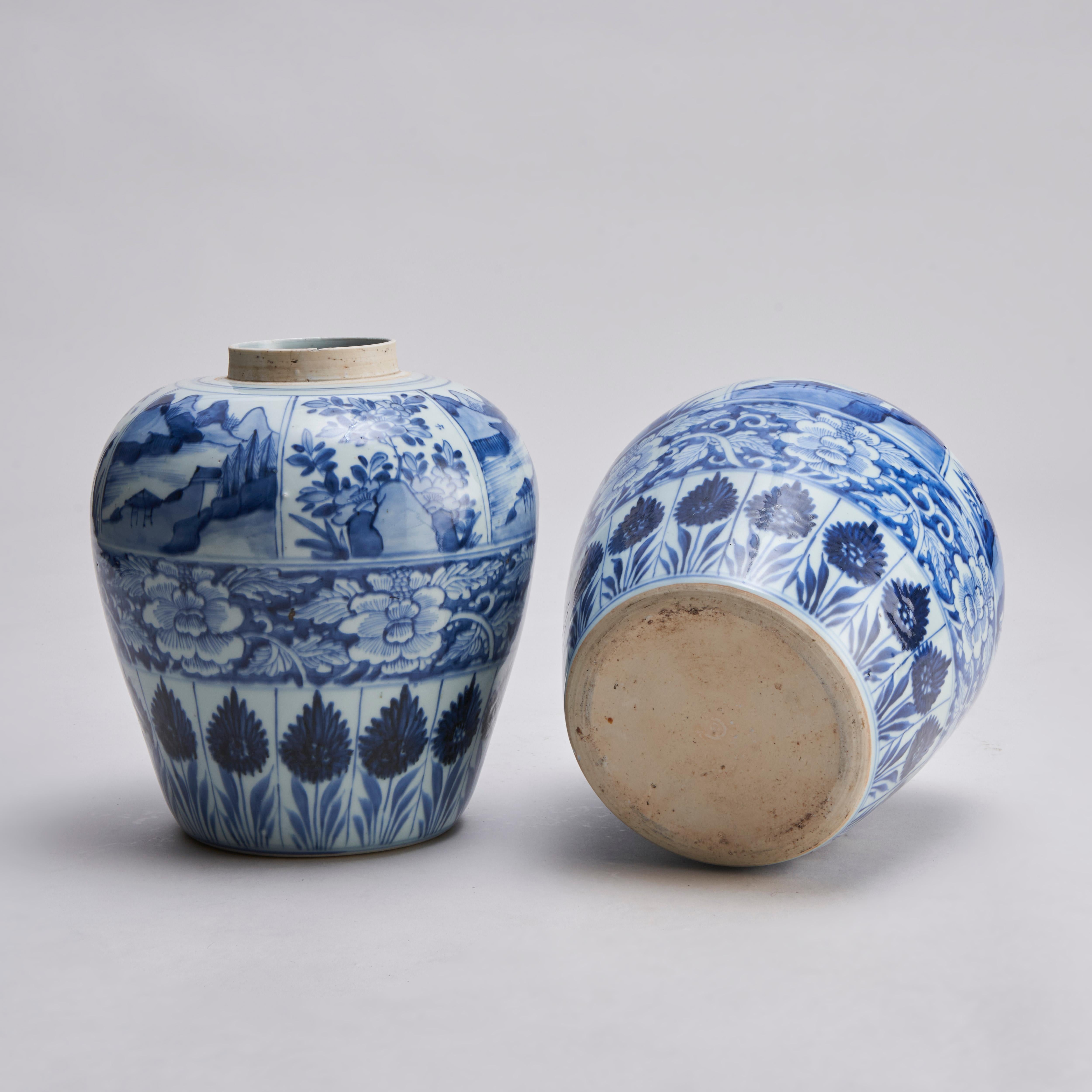 An attractive pair of 18th Century (Kang Hsi) blue and white porcelain jars For Sale 6