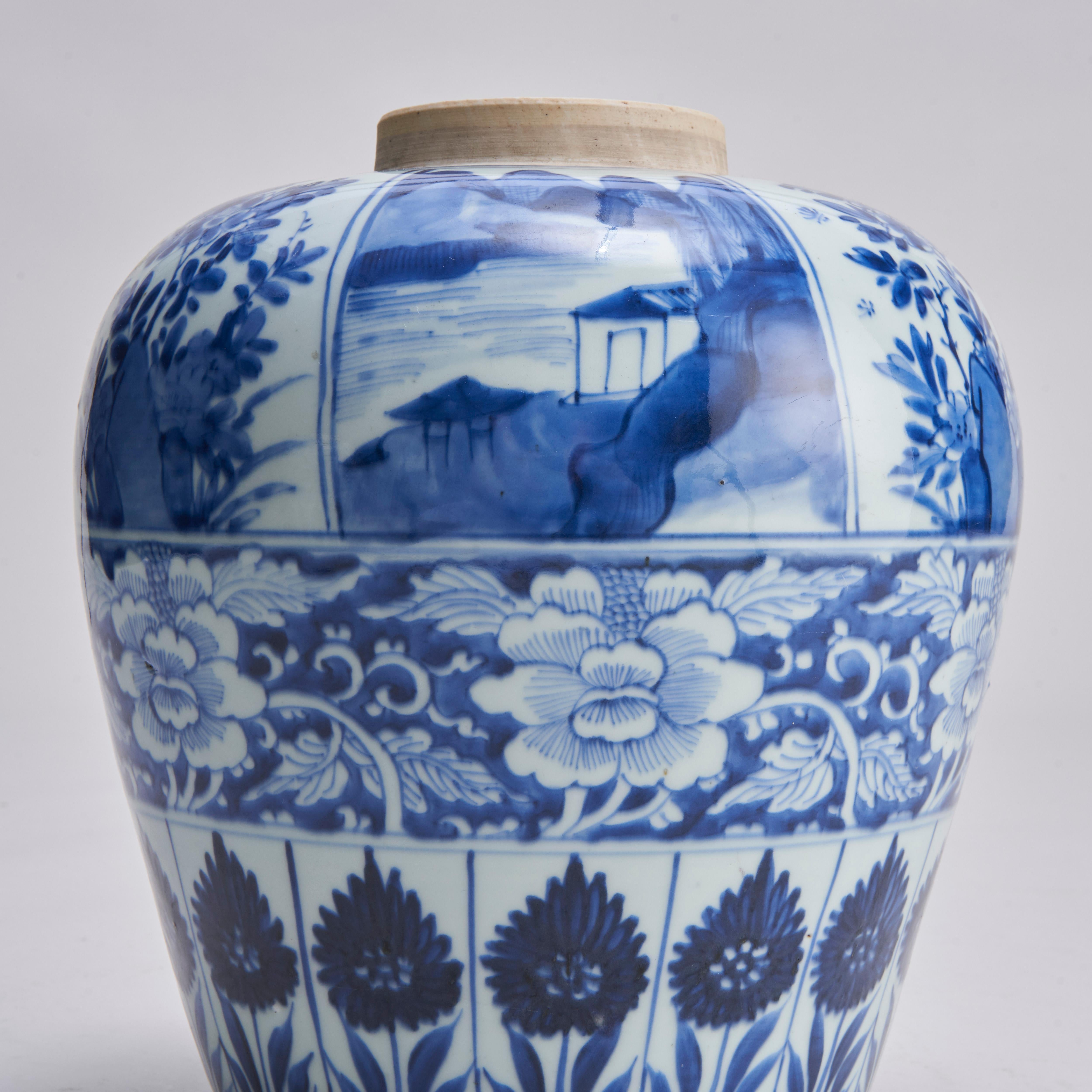 An attractive pair of 18th Century (Kang Hsi) blue and white porcelain jars For Sale 1