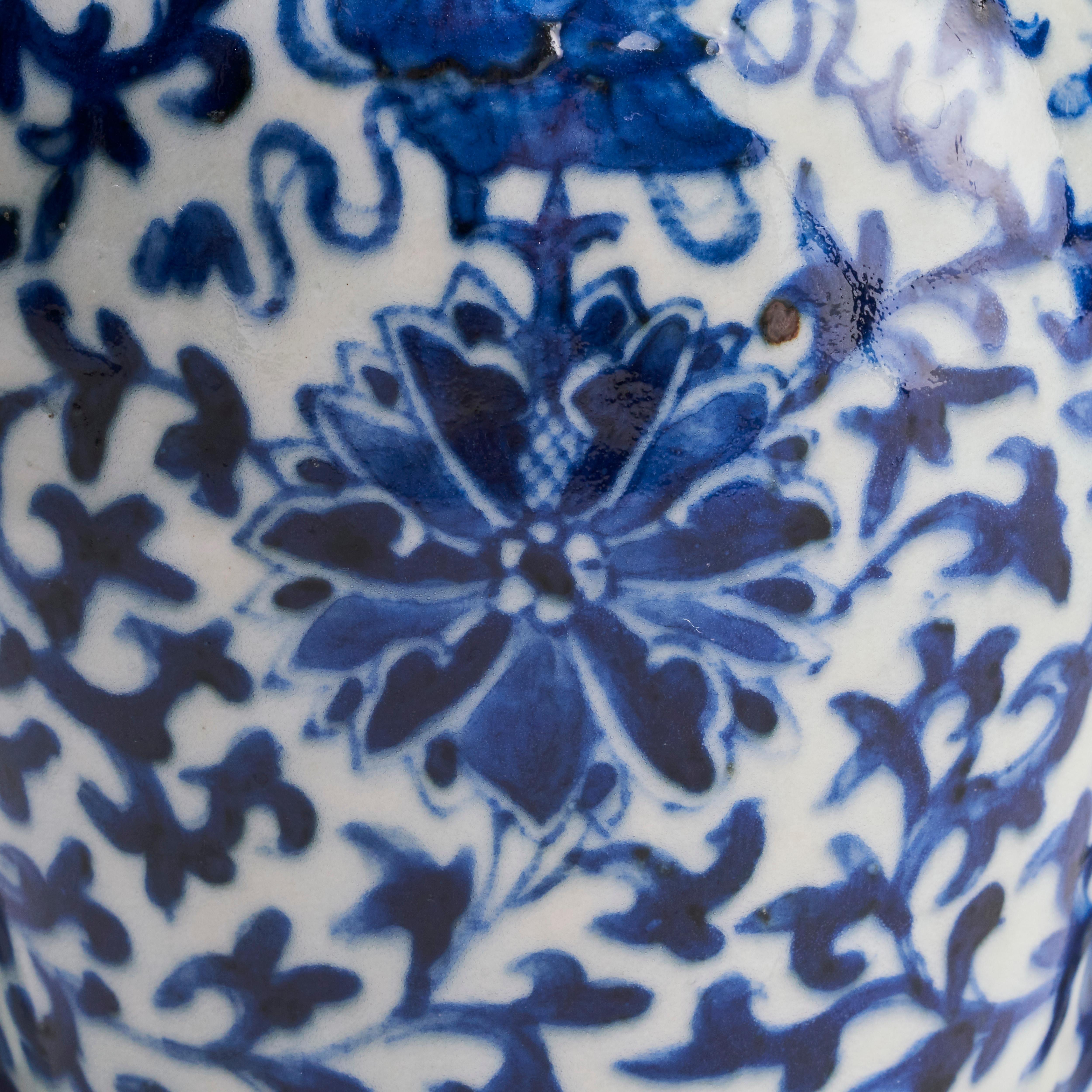 An attractive pair of 19th Century Chinese blue and white crocus vases For Sale 3