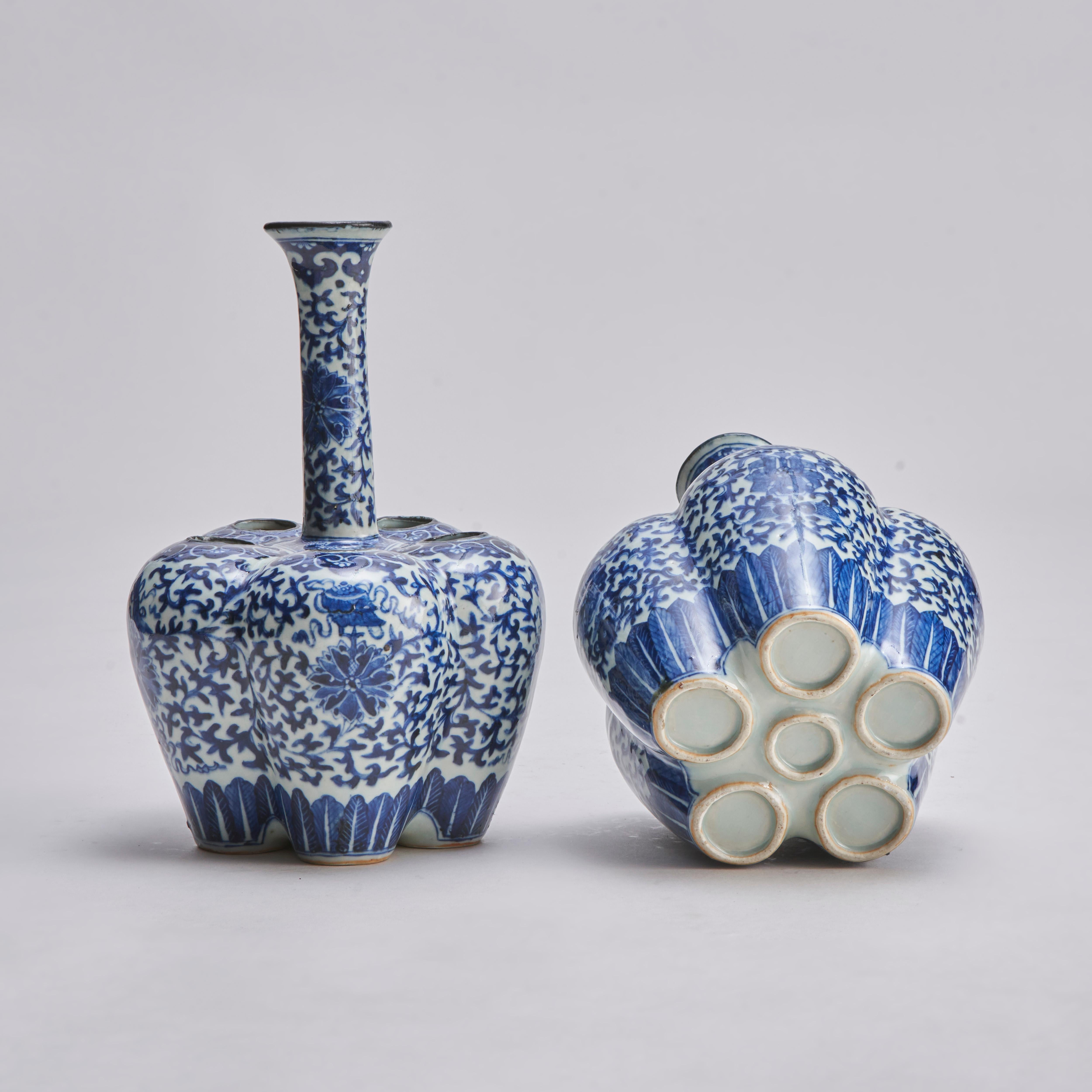 An attractive pair of 19th Century Chinese blue and white crocus vases For Sale 5
