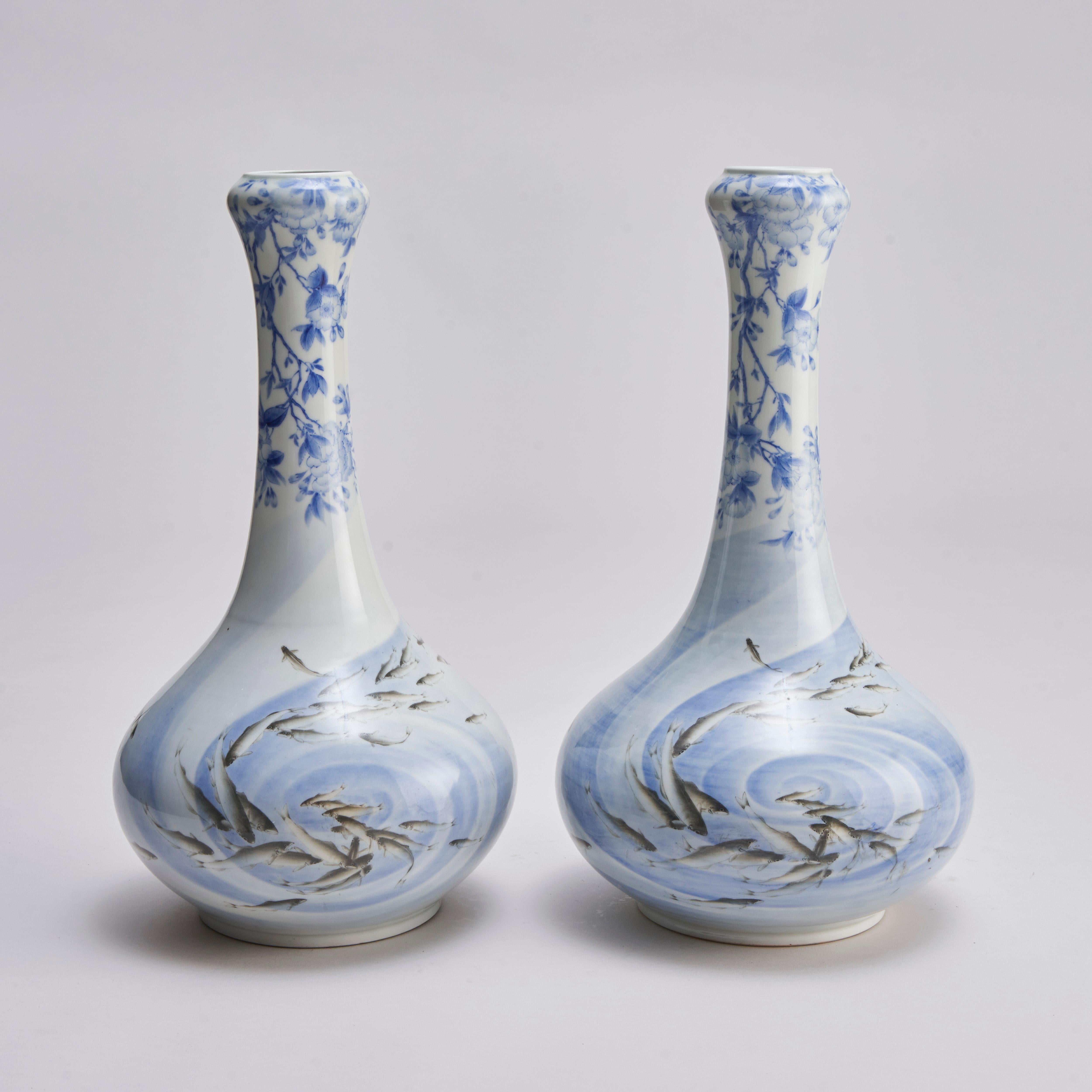 An attractive pair of early 20th Century Japanese vases  In Good Condition For Sale In London, GB