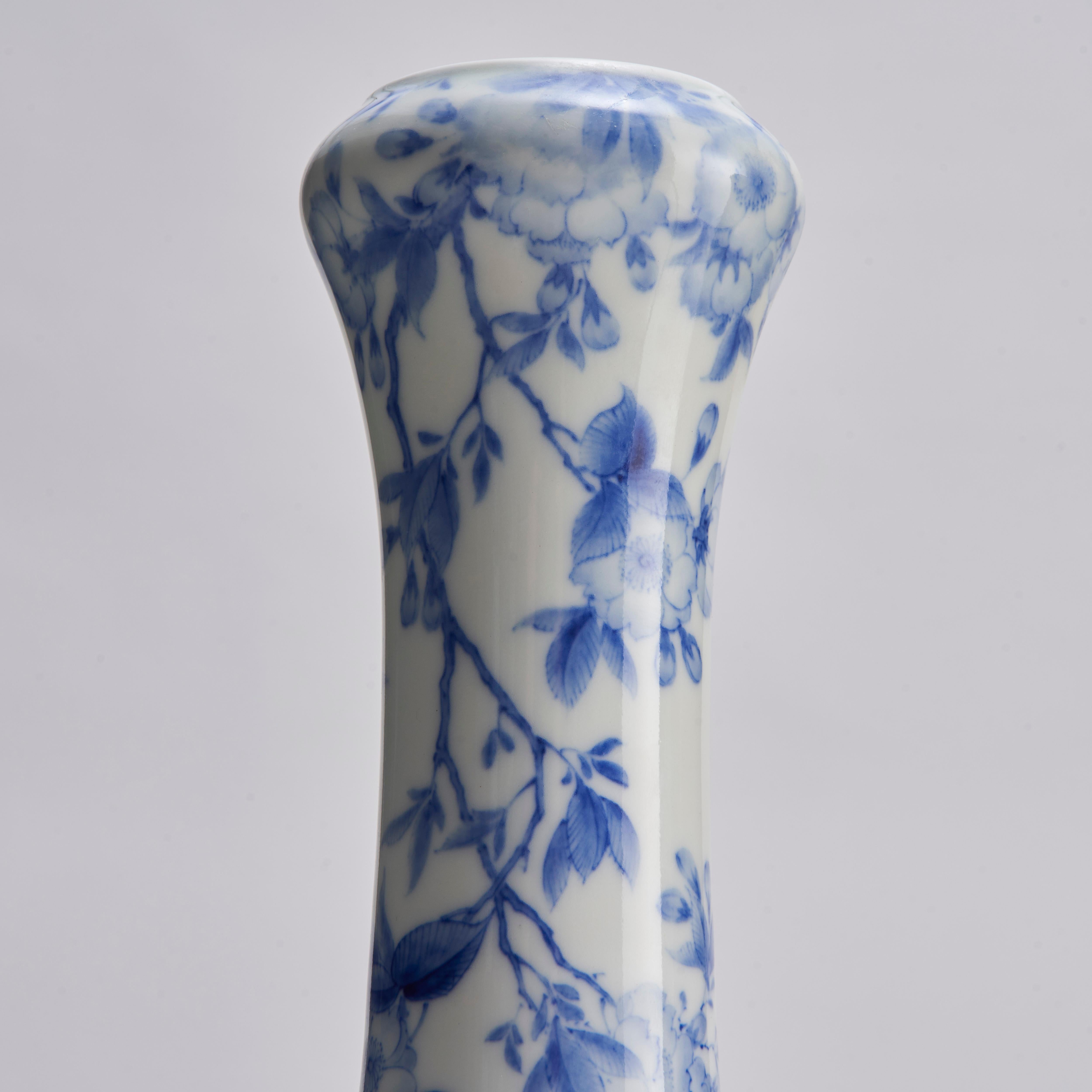 An attractive pair of early 20th Century Japanese vases  For Sale 1