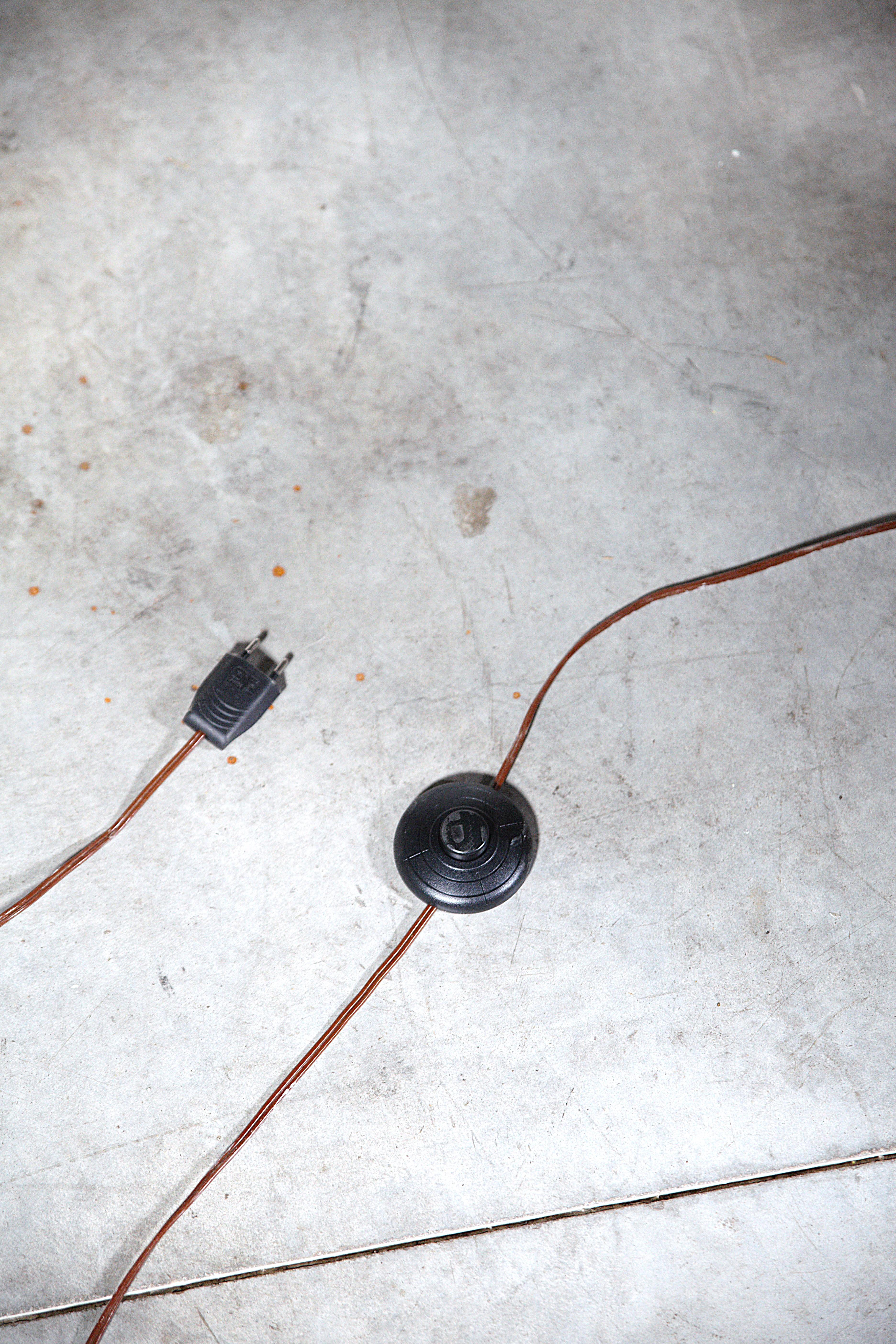 Una atípica lámpara de pie regionalista Francia años 60 en venta 5