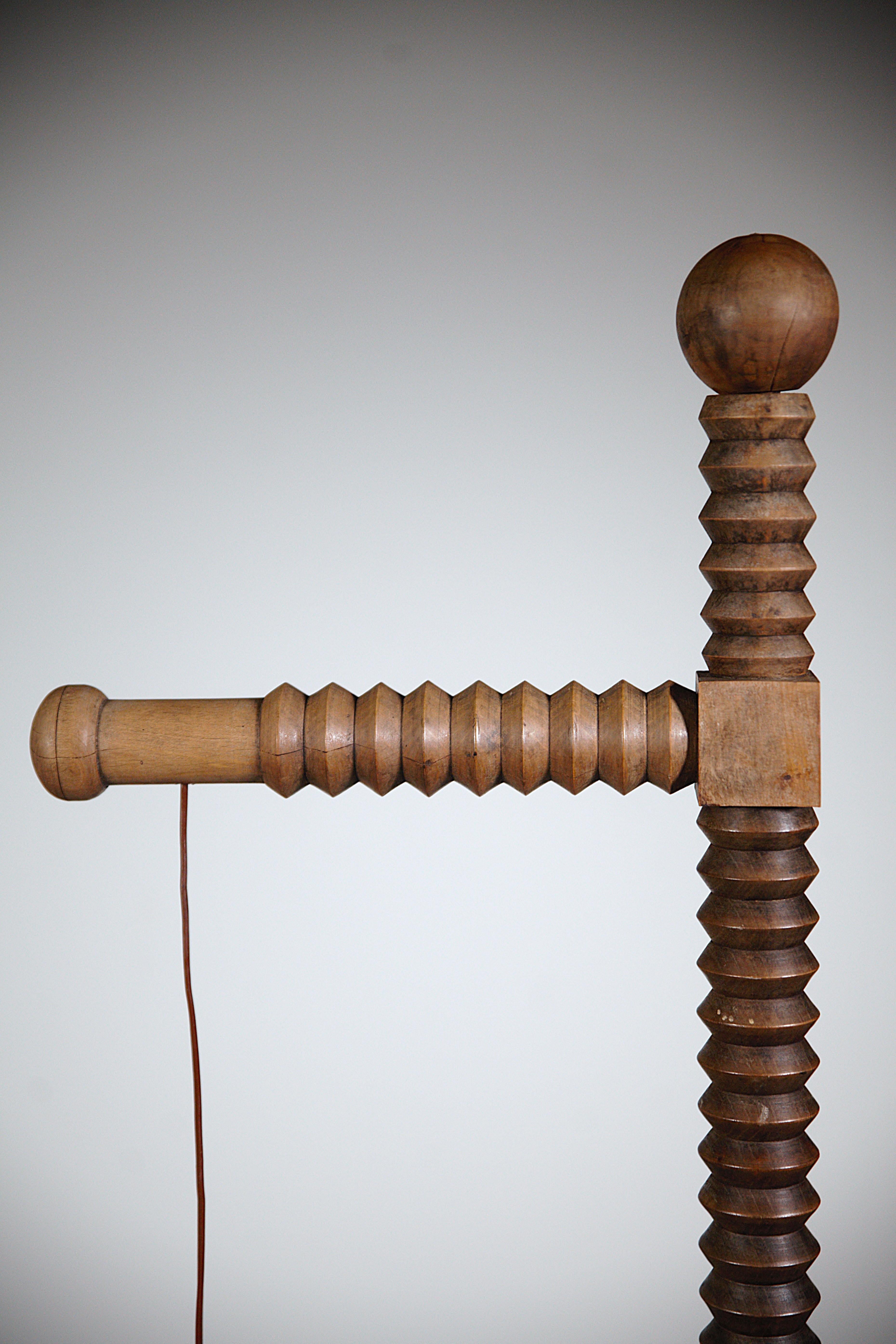 Una atípica lámpara de pie regionalista Francia años 60 en Bueno estado para la venta en HYÈRES, FR