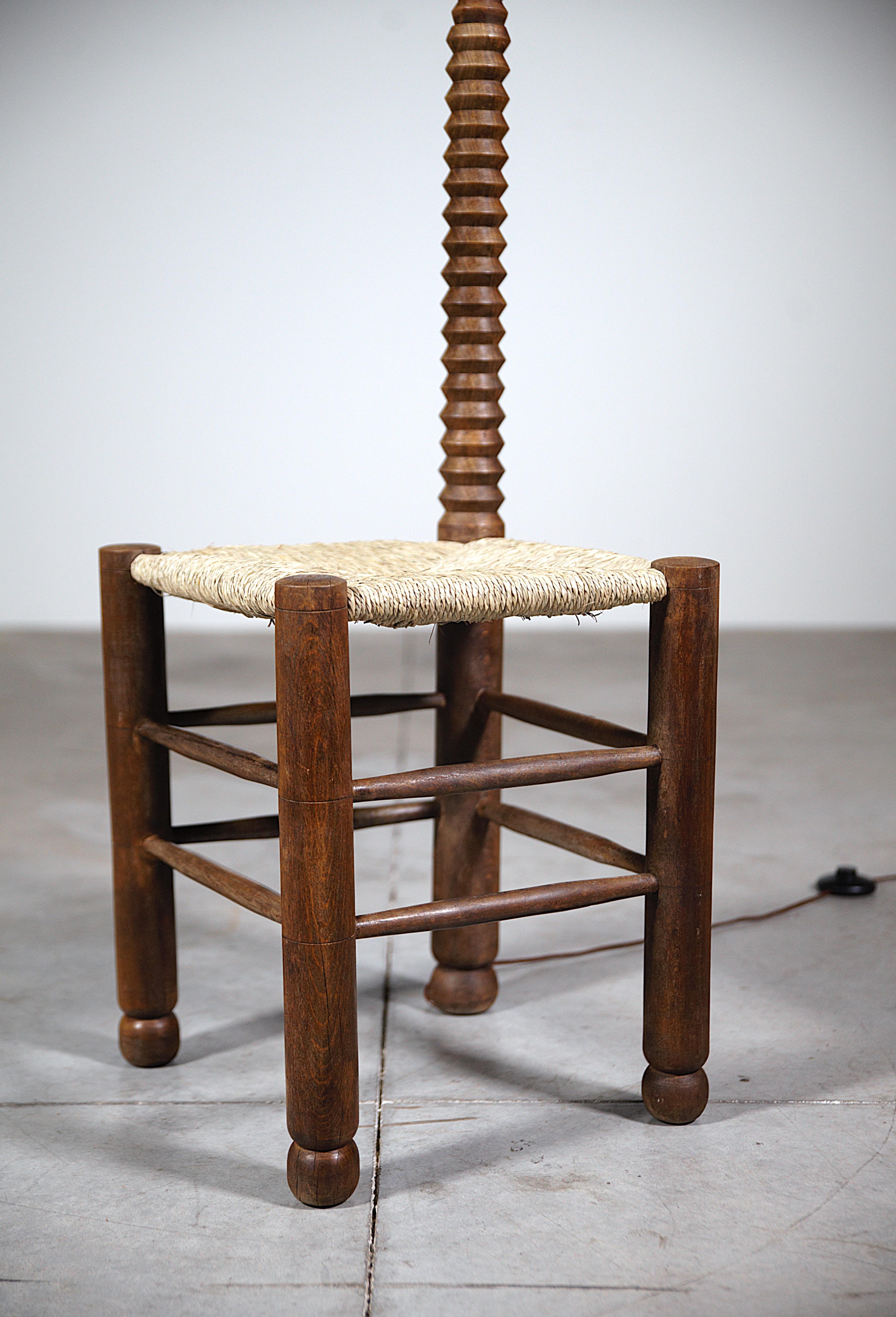 Una atípica lámpara de pie regionalista Francia años 60 en venta 1