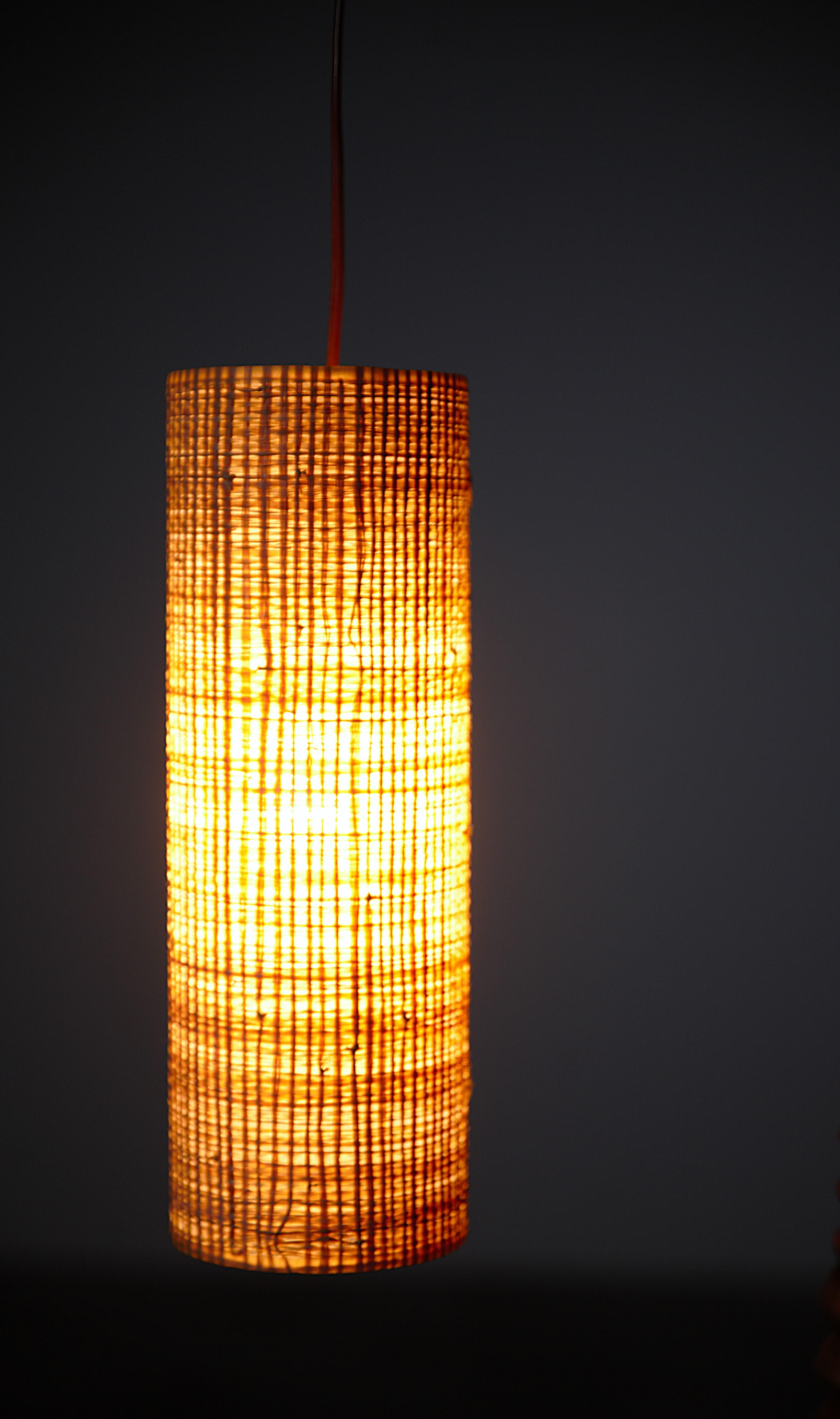 Una atípica lámpara de pie regionalista Francia años 60 en venta 3