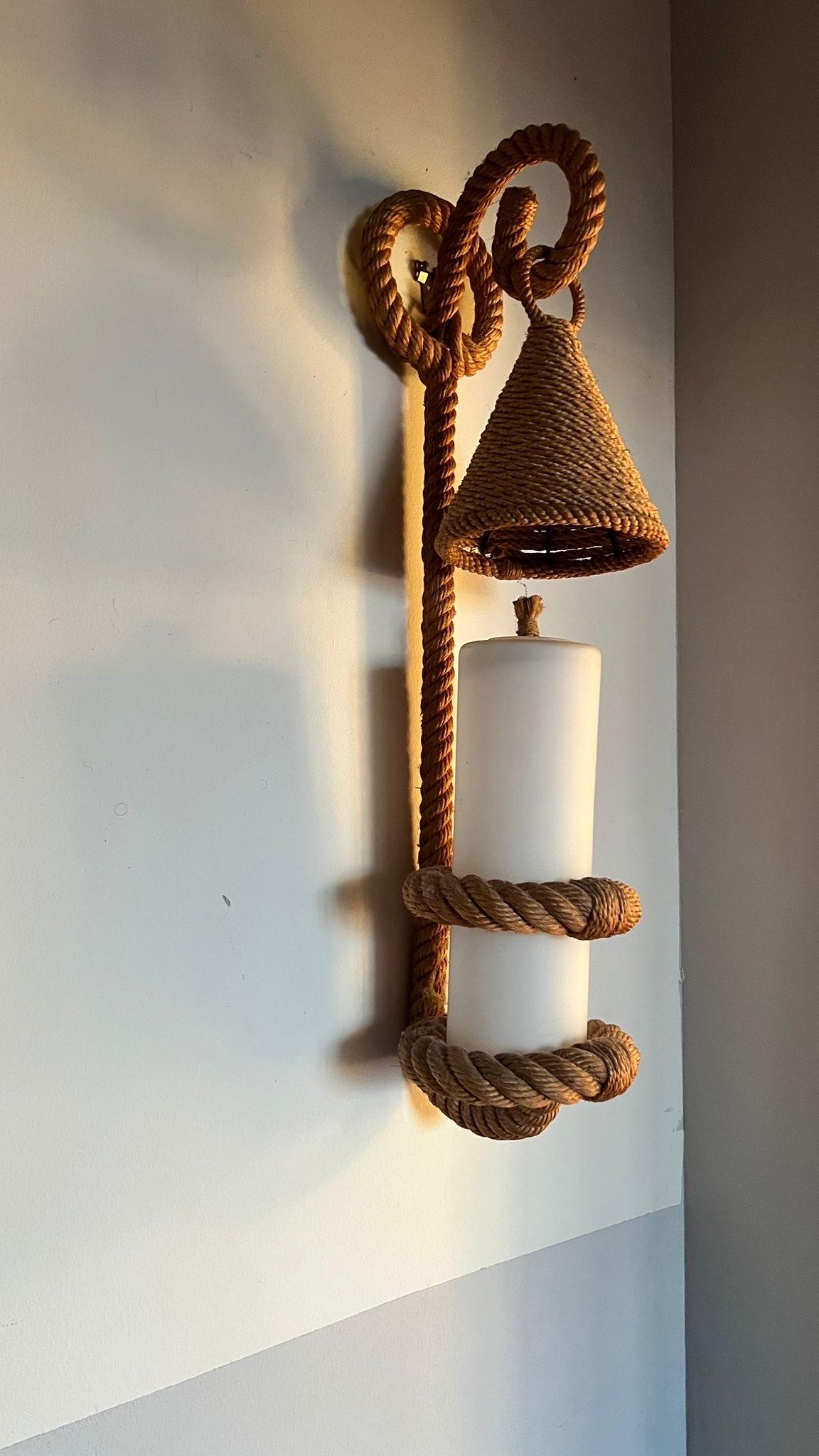 un inusual farol de cuerda y cristal de Audoux Minet