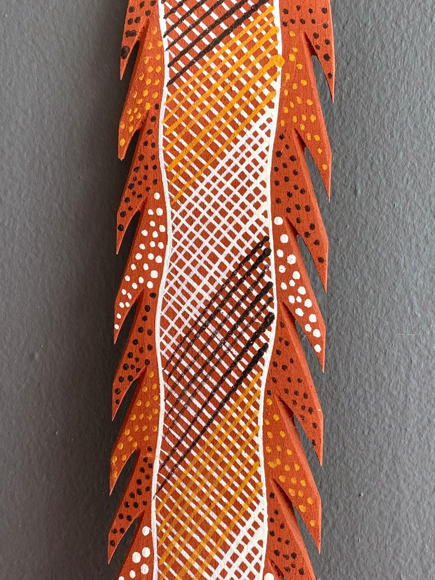 Lanza aborigen australiana tallada y pintada procedente de la isla de Melville Arte popular en venta