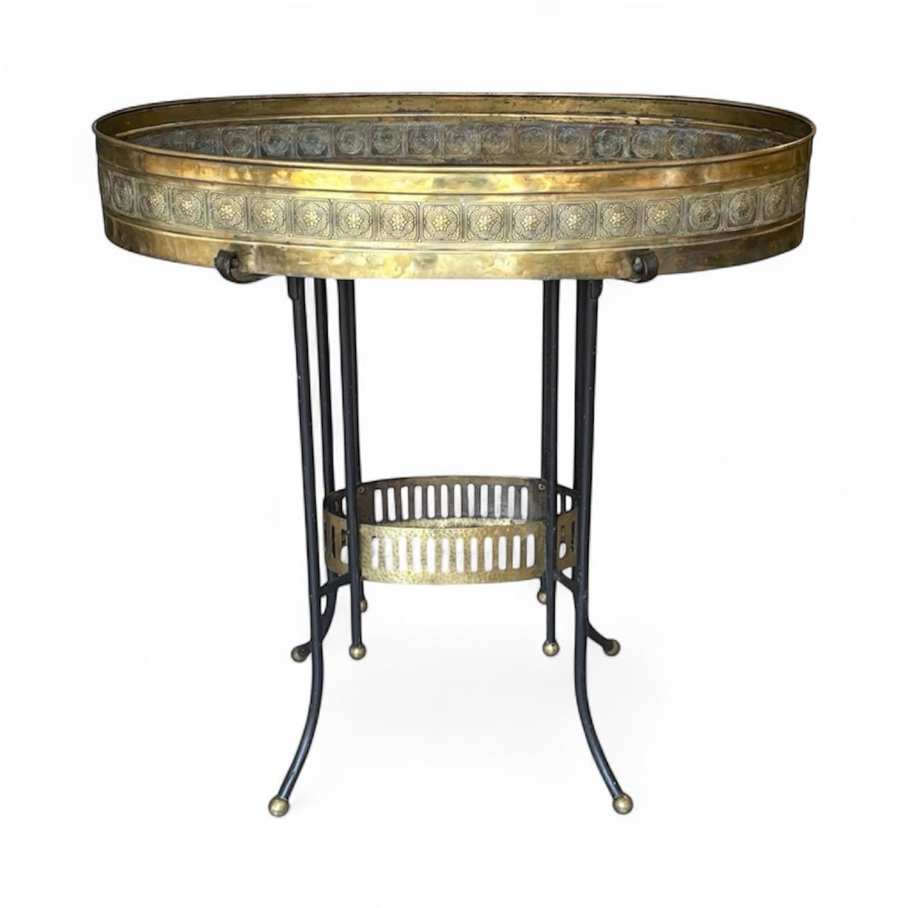 Jardinière autrichienne en laiton de style Sécession C.C. 1910 en vente 2