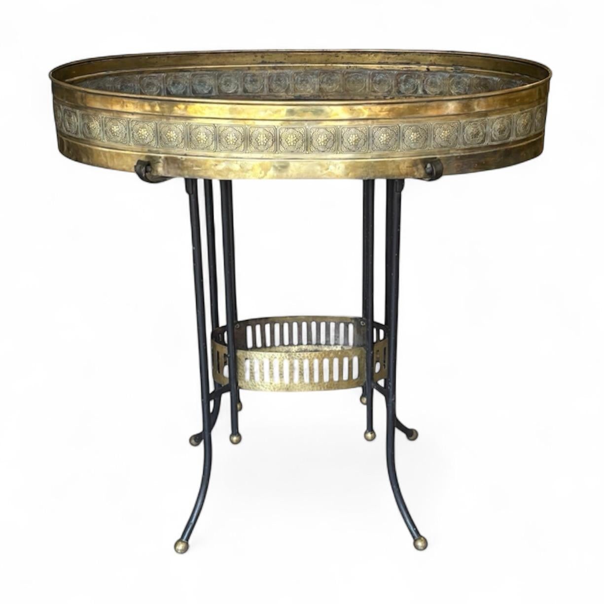 Ferronnerie Jardinière autrichienne en laiton de style Sécession C.C. 1910 en vente