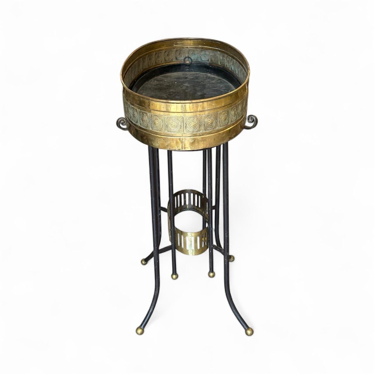 Laiton Jardinière autrichienne en laiton de style Sécession C.C. 1910 en vente